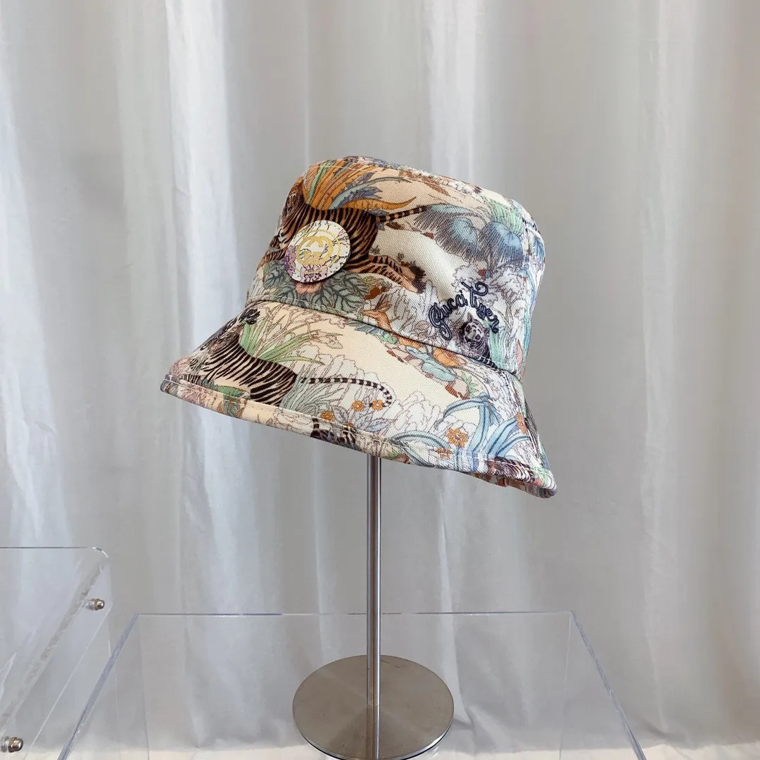 p80 Gucci 22 animal print canvas bucket hats. Customized for the Year of the Tiger. Rich natural world atmosphere. Fresh and unique. Limited to summer.
