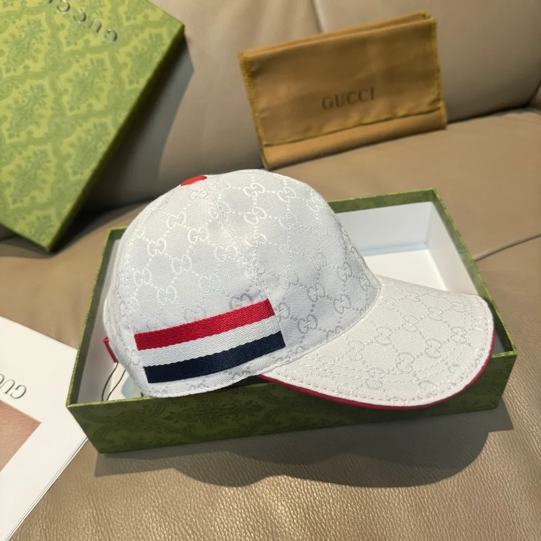 p90, Gucci (Gucci) new original baseball cap, three-color webbing, 1:1 mold customization, original canvas fabric + first-layer cowhide, red leather edge, handsome and fashionable, popular purchasing agent, versatile style for men and women, great quality! The basic head circumference is 56cm, and the patch is adjustable.