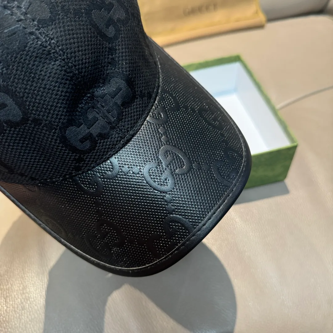P90, Gucci (Gucci) new original baseball cap, canvas and leather, best-selling model at the counter, 1:1 mold customization, original canvas fabric + first-layer cowhide, fashionable and handsome! The quality is great, the basic head circumference is 56cm, and the patch is adjustable.