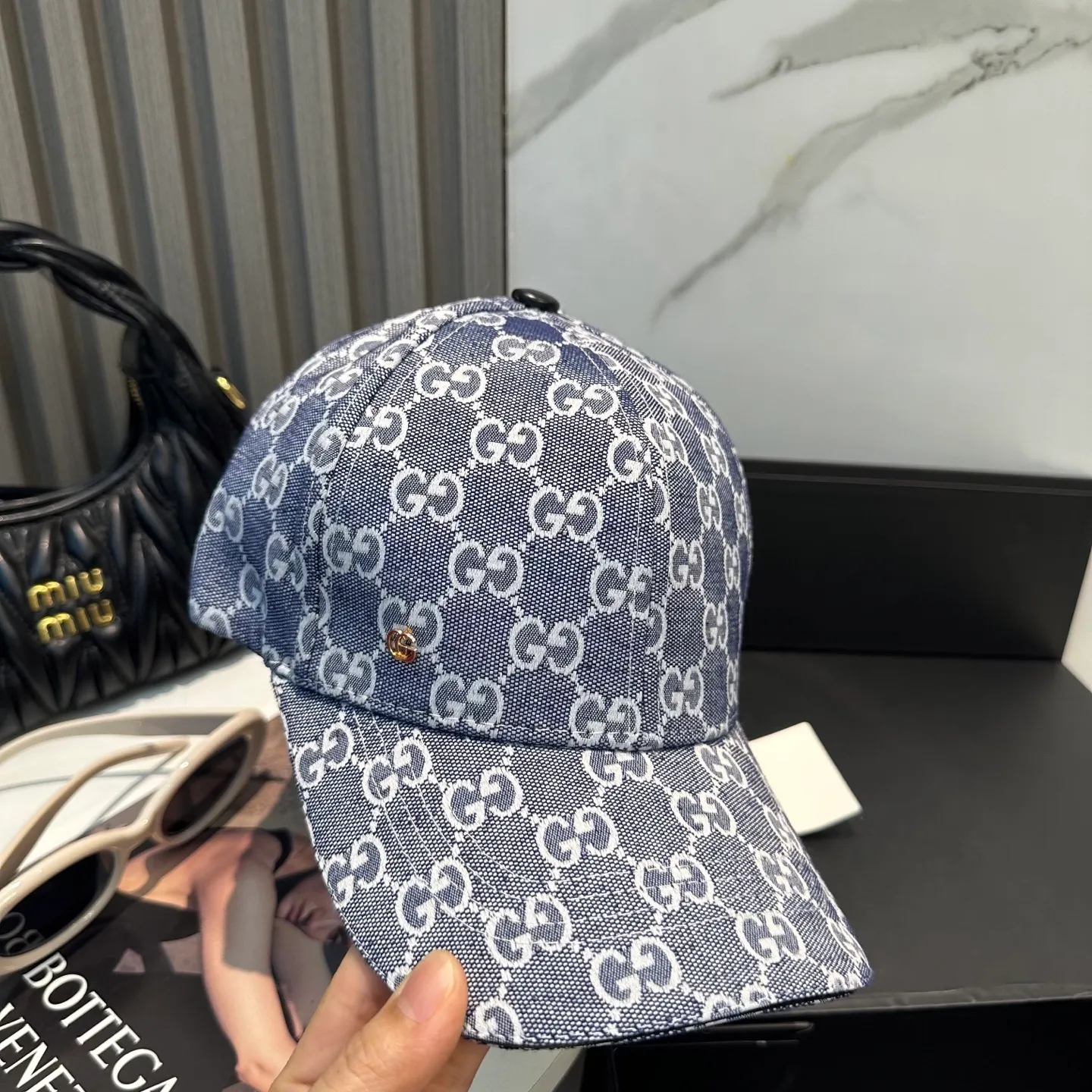 P60 Gucci (Gucci) classic original baseball cap😍Customized with 1:1 mold opening at the counter, the highest version, the original canvas is light and breathable! Photographed in real life, suitable for men and women in all seasons, basic head circumference 56cm, adjustable patches.