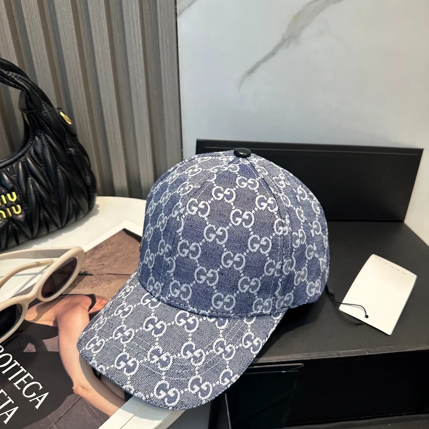 P60 Gucci (Gucci) classic original baseball cap😍Customized with 1:1 mold opening at the counter, the highest version, the original canvas is light and breathable! Photographed in real life, suitable for men and women in all seasons, basic head circumference 56cm, adjustable patches.