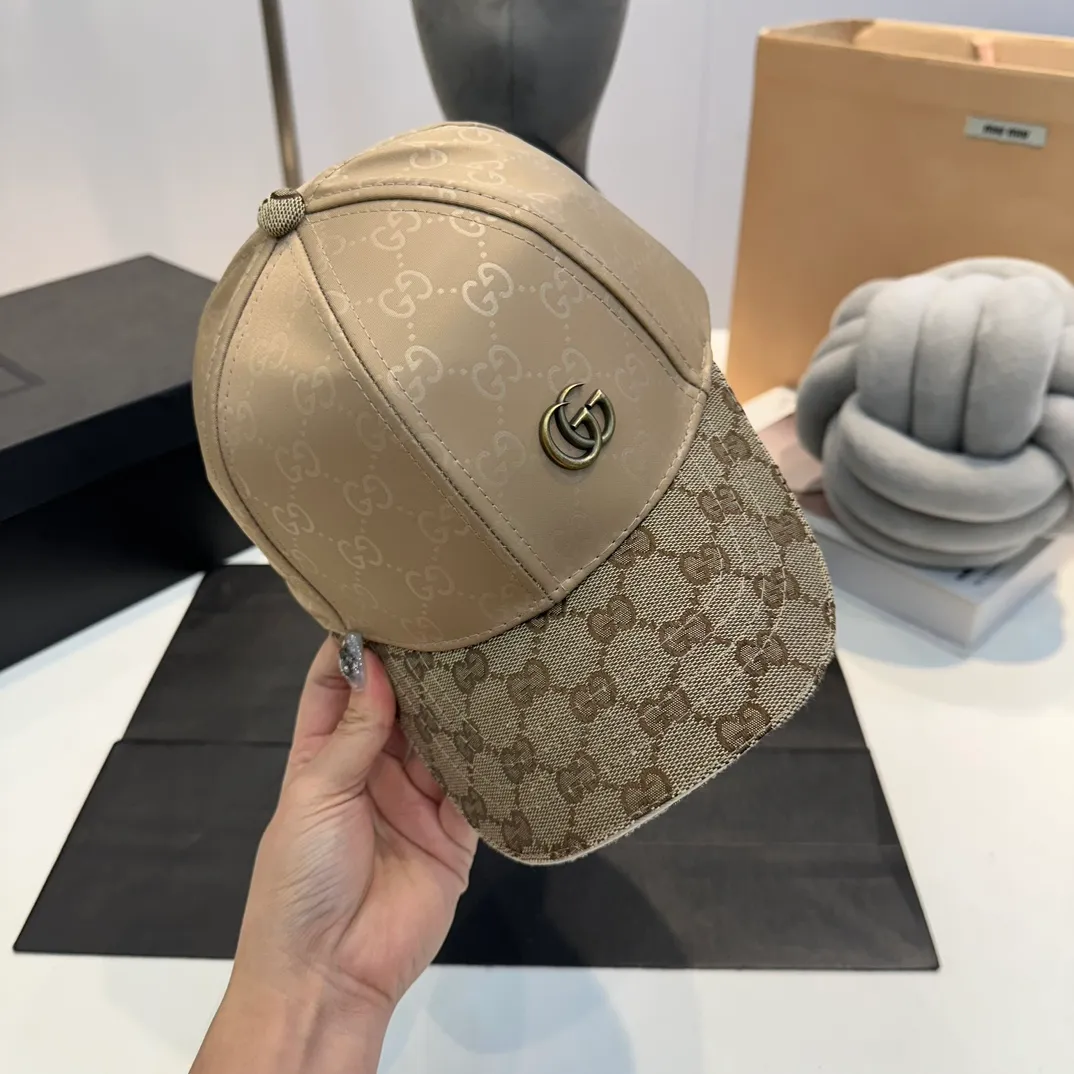 P54 Gucci Baseball Cap♥️GUCCI🧢New product from the official website, baseball cap, original quality, very popular 🔥🎩The craftsmanship is very exquisite, high-end and classy! Low-key luxury, easy to carry!