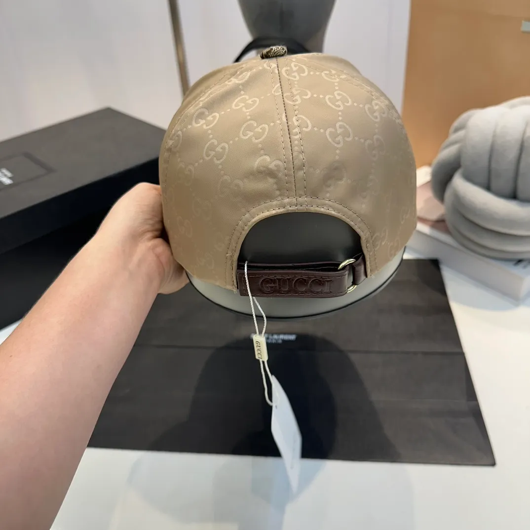 P54 Gucci Baseball Cap♥️GUCCI🧢New product from the official website, baseball cap, original quality, very popular 🔥🎩The craftsmanship is very exquisite, high-end and classy! Low-key luxury, easy to carry!