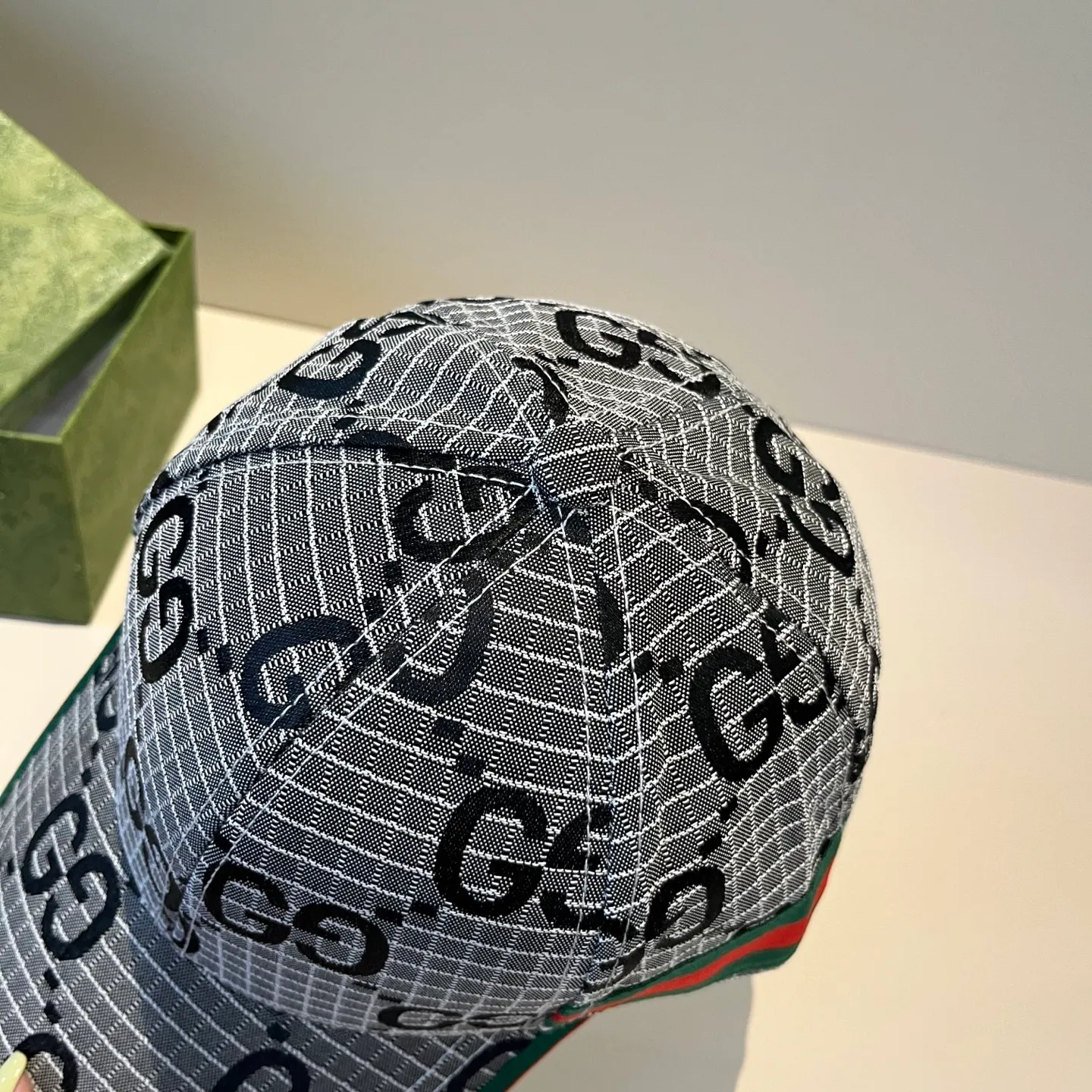 P60 Gucci Baseball Cap♥️GUCCI🧢New product from the official website, baseball cap, original quality, very popular 🔥🎩 The craftsmanship is very exquisite, high-end and classy! Low-key luxury, easy to carry! Running volume!