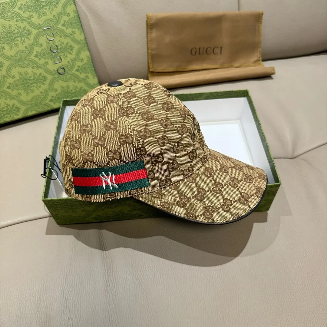 p90, the latest collaboration model of NY&Gucci (Gucci), original baseball cap, 1:1 mold customization, details comparable to those at the counter, original canvas fabric + first-layer cowhide, excellent quality! The first choice for handsome men and beautiful women, fashionable and versatile. The basic head circumference is 56cm, and the patch is adjustable.