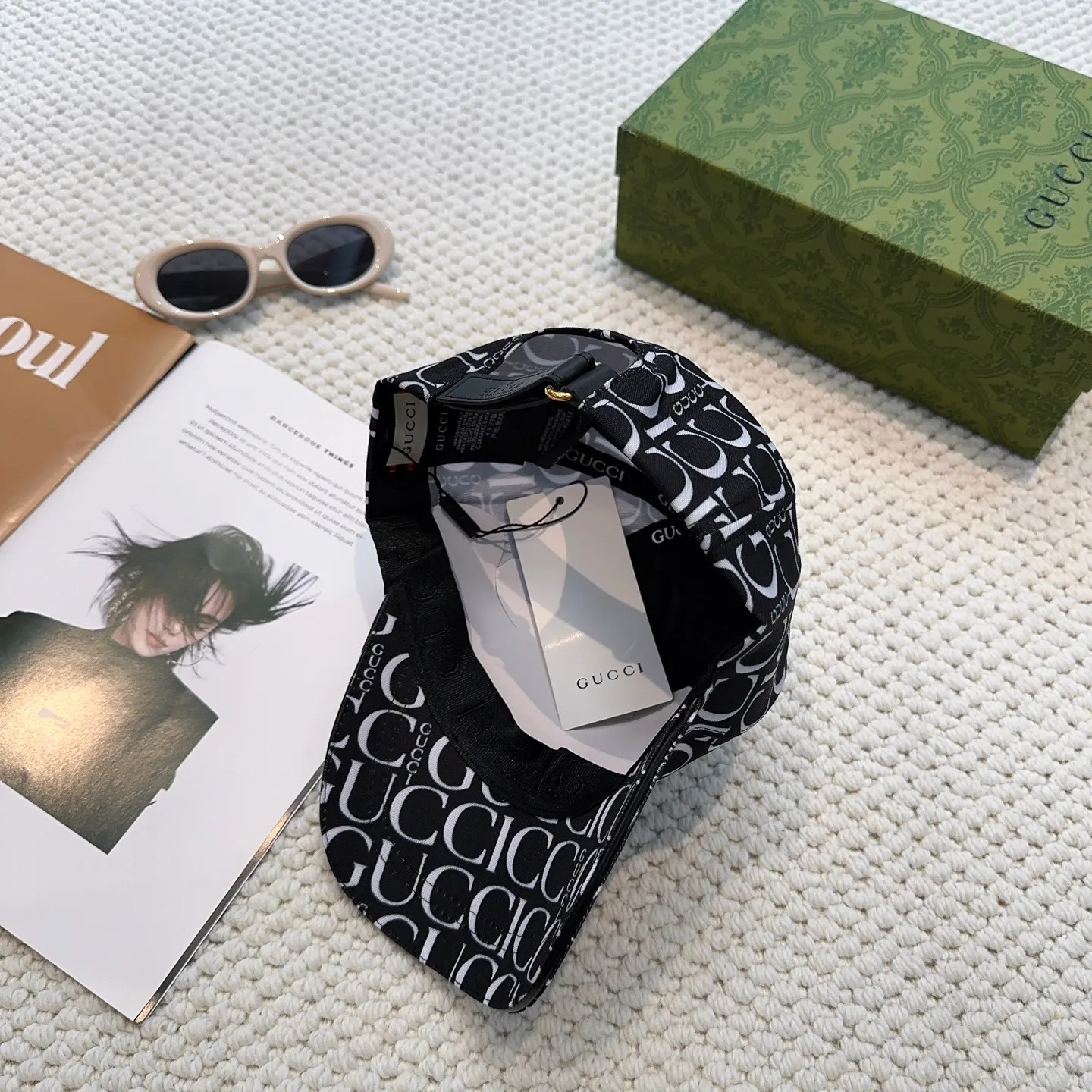 P56💰GUCCI baseball cap, new product from the official website, baseball cap, original quality, hot arrival 🔥🎩 The craftsmanship is very exquisite, high-end and classy! Low-key luxury, easy to carry! Running volume!