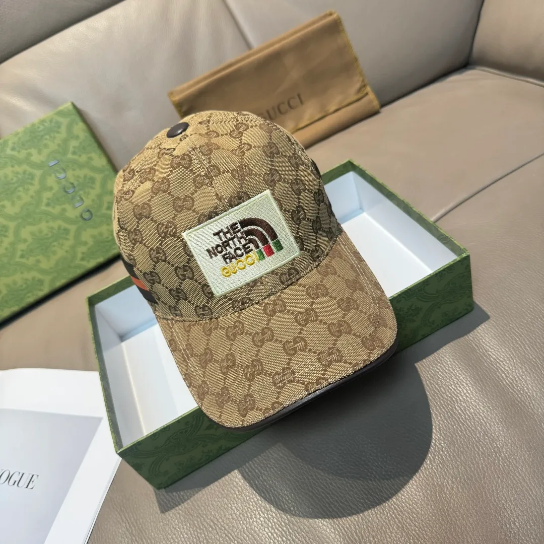 P90, Gucci's new original baseball cap, North Face embroidery! Counter 1:1, imported canvas + first-layer cowhide, popular for purchasing, versatile style for men and women, great quality! The basic head circumference is 56cm, and the patch is adjustable.
