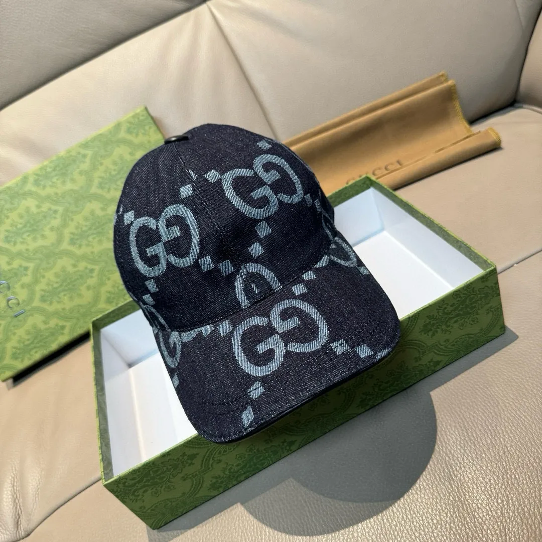 p90., Gucci Gucci’s new original baseball cap, large double G, 1:1 mold opening and customization at the counter, perfect matching pattern, original canvas fabric + first-layer cowhide, light and breathable! The basic head circumference is 56cm, and the patch is adjustable.