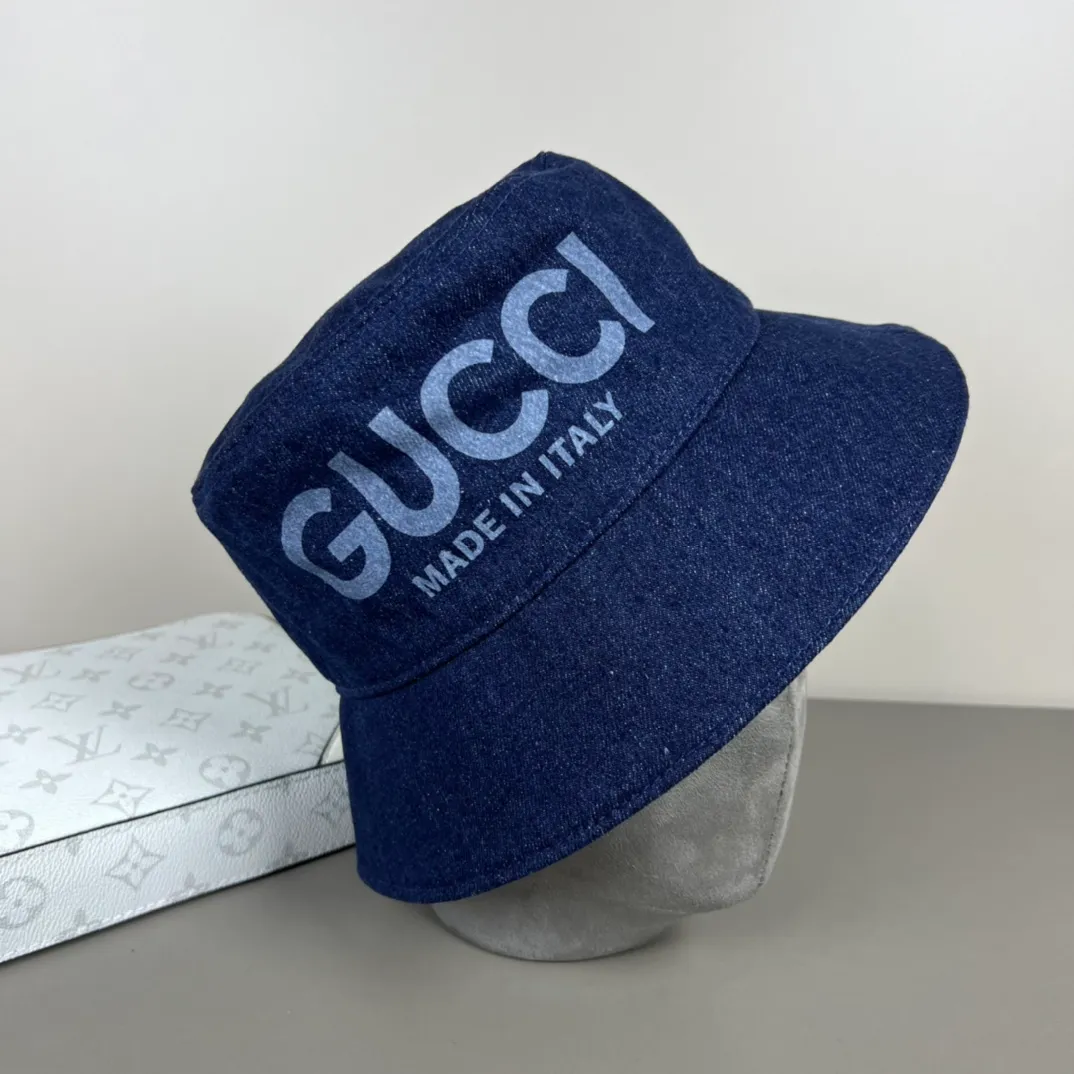 70💰GUCCI Gucci bucket hat👒The new product Gucci fisherman hat from the official website is now available. The craftsmanship is very exquisite and it is high-end and classy! Low-key luxury, easy to carry! Running volume!