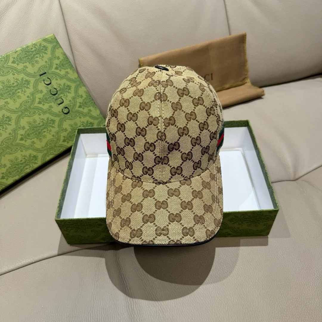 p90, Gucci's new original baseball cap, embroidered python, 1:1 mold customization, heavy embroidery, delicate and luxurious, details comparable to those at the counters, original canvas fabric + first-layer cowhide, pure cotton lining, great quality! The first choice for handsome men and beautiful women, fashionable and versatile. Basic head circumference 56, adjustable patch