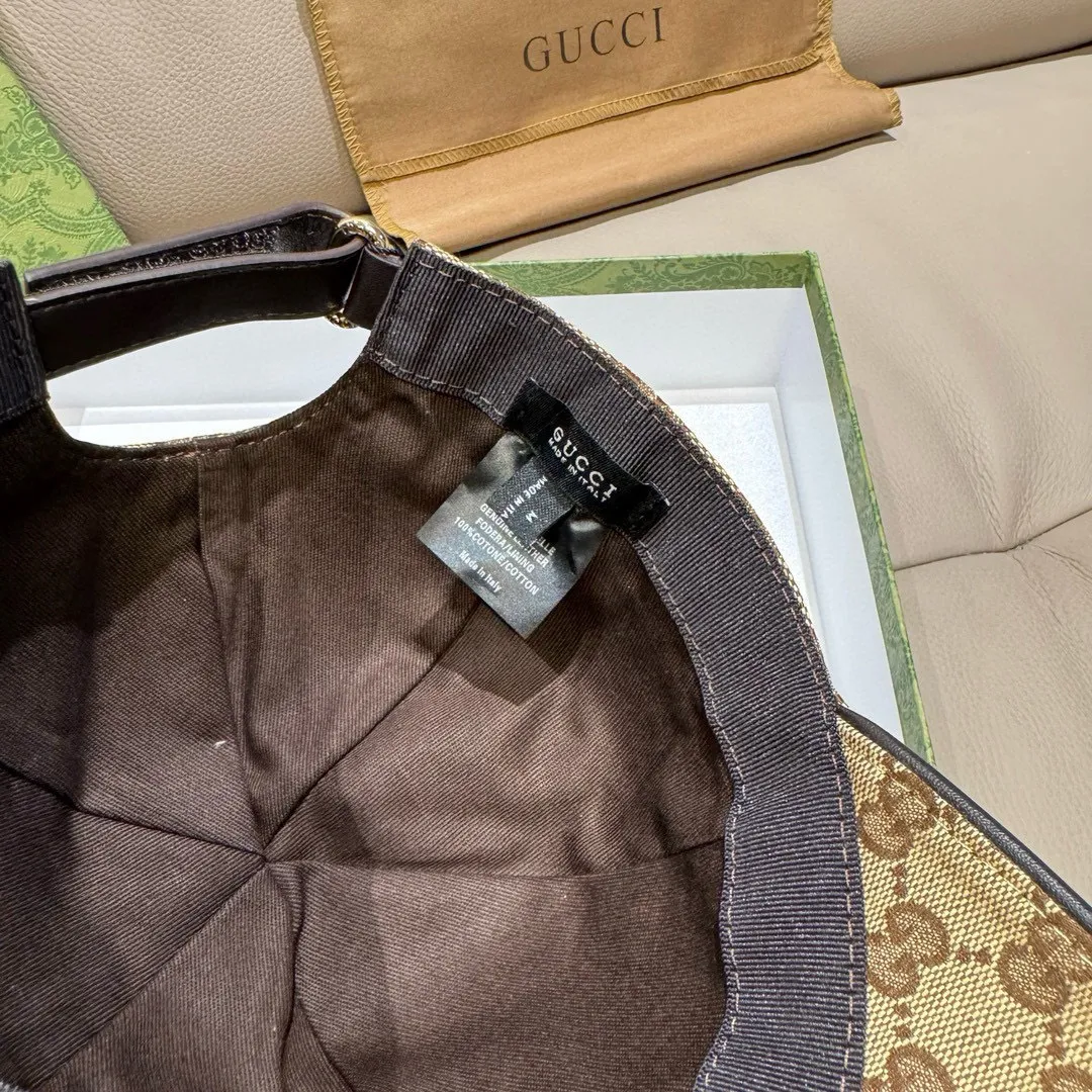p90, Gucci's new original baseball cap, embroidered python, 1:1 mold customization, heavy embroidery, delicate and luxurious, details comparable to those at the counters, original canvas fabric + first-layer cowhide, pure cotton lining, great quality! The first choice for handsome men and beautiful women, fashionable and versatile. Basic head circumference 56, adjustable patch
