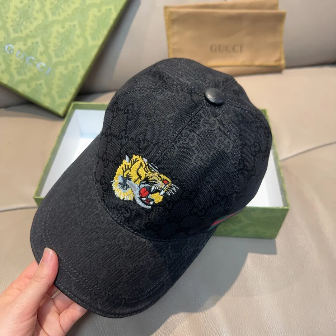 P90, Gucci (Gucci) new original baseball cap, tiger head embroidery, 1:1 mold customization, heavy embroidery, details comparable to counters, original canvas fabric + first-layer cowhide, excellent quality! The first choice for handsome men and beautiful women, fashionable and versatile. The basic head circumference is 56cm, and the patch is adjustable.