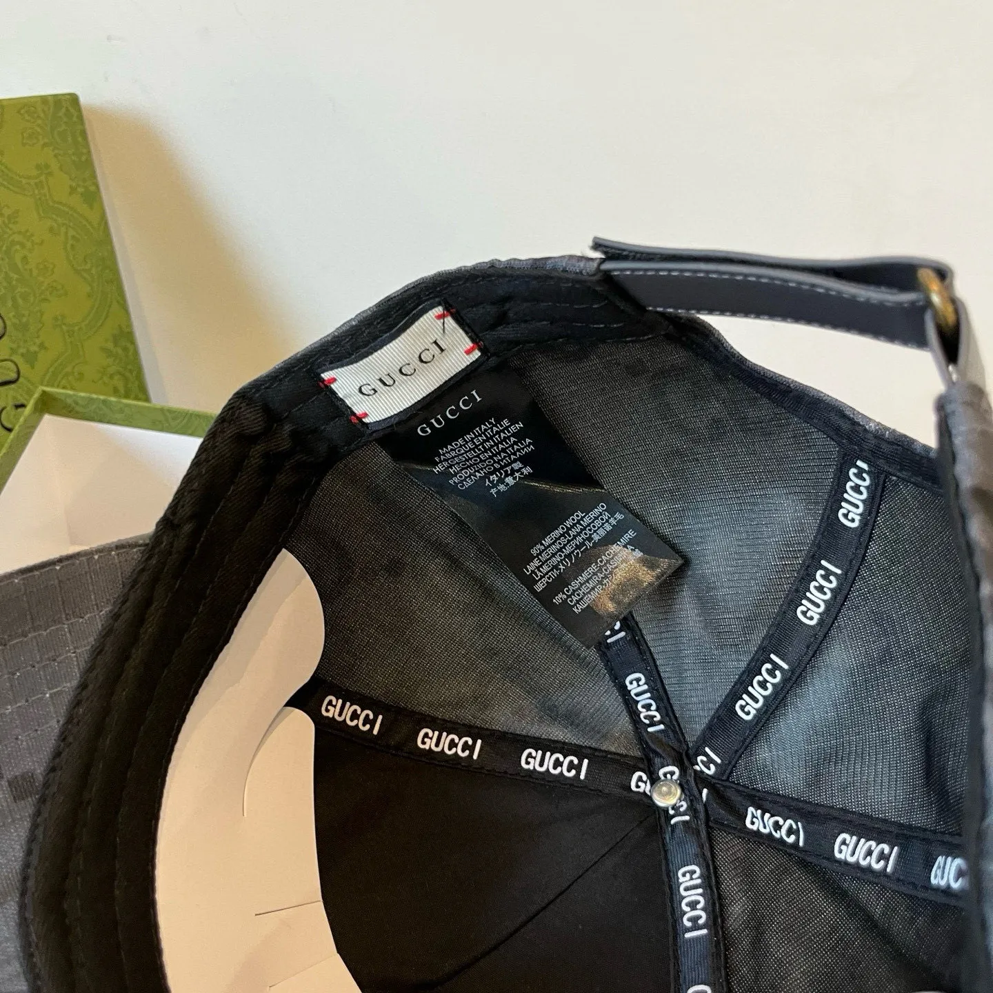 P60 Gucci Baseball Cap♥️GUCCI🧢New product from the official website, baseball cap, original quality, very popular 🔥🎩 The craftsmanship is very exquisite, high-end and classy! Low-key luxury, easy to carry! Running volume!