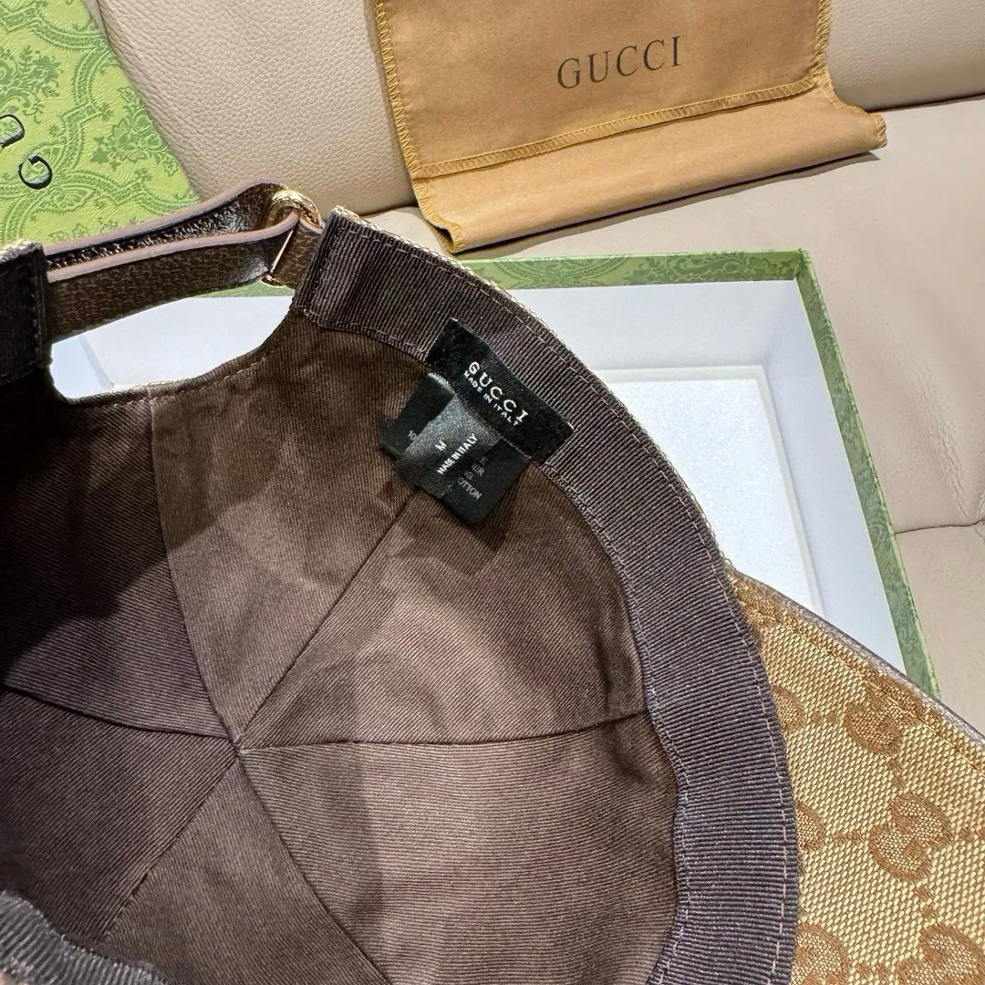 P90 new model has arrived! ., Gucci (Gucci) new original baseball cap, hot stamping webbing, the latest model at the counter, 1:1 custom mold opening, genuine mold opening, original canvas fabric + first layer of cowhide, original quality! The quality is great, the basic head circumference is 56cm, and the patch is adjustable.