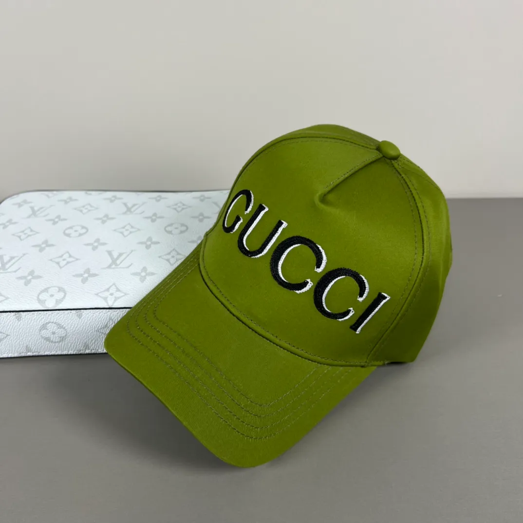 P56💰Gucci Baseball Cap♥️GUCCI🧢Official website new product, baseball cap, original quality, hot arrival 🔥🎩 The craftsmanship is very exquisite, high-end and classy! Low-key luxury, easy to carry! Running volume!