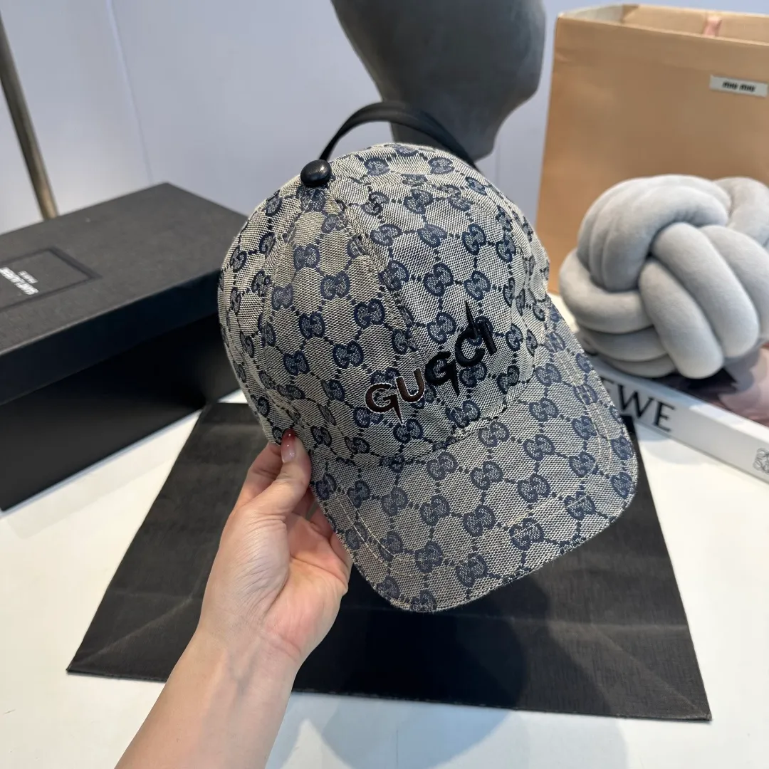 P60 Gucci (Gucci) classic original baseball cap😍Customized with 1:1 mold opening at the counter, the highest version, the original canvas is light and breathable! Photographed in real life, suitable for men and women in all seasons, basic head circumference 56cm, adjustable patches.