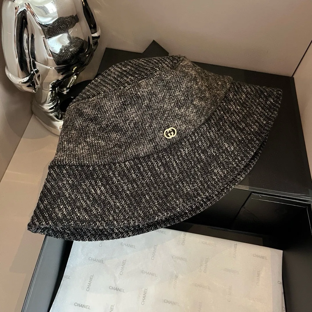 💰120¥ Gucci striped bucket hat, high-end customized fabric. Head circumference 57cm