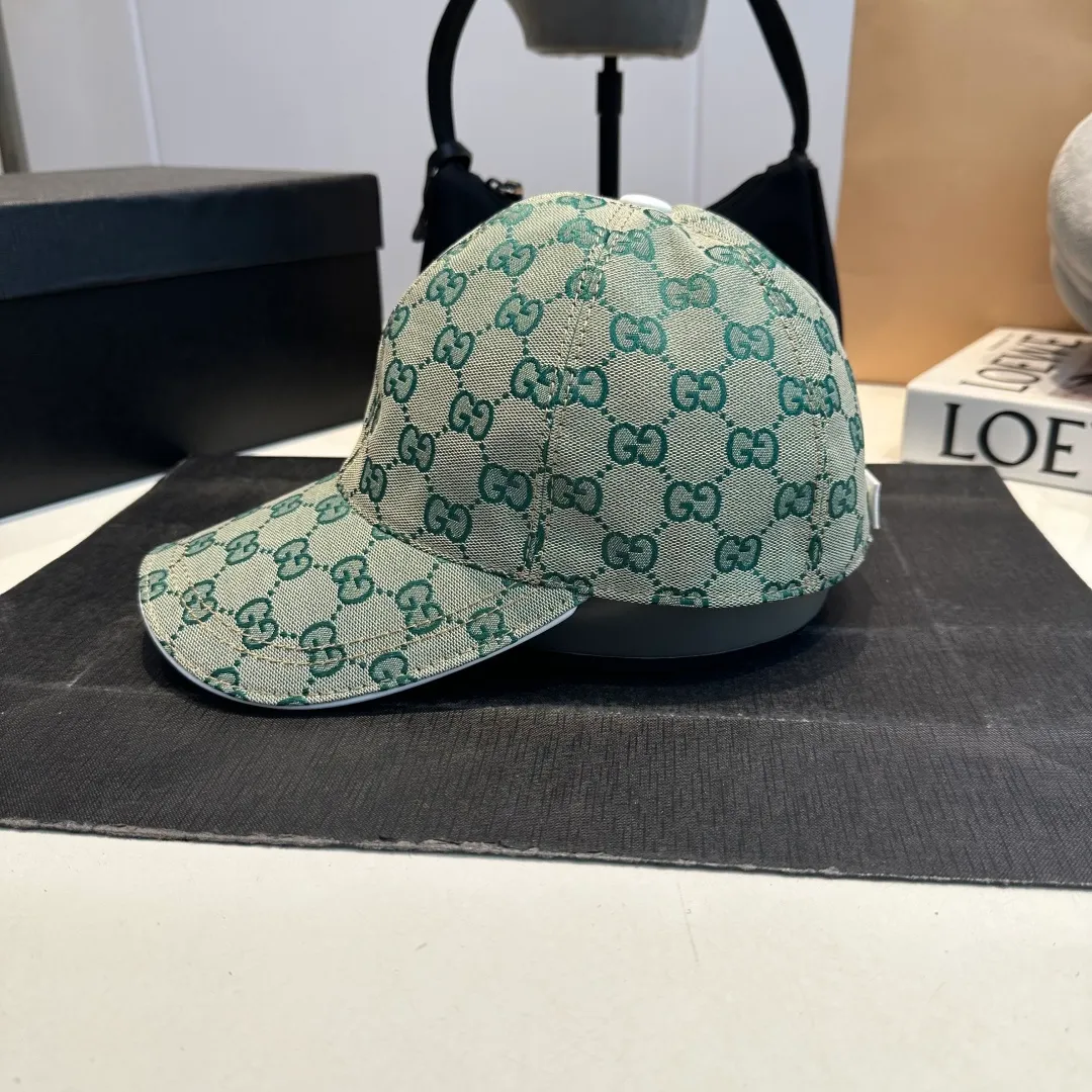 P90 Gucci (Gucci) new original baseball cap, metal small double G, the latest model at the counter, 1:1 mold opening and customization, genuine mold opening hardware, original canvas fabric + first layer of cowhide, original quality! The quality is great, the basic head circumference is 56cm, and the patch is adjustable.