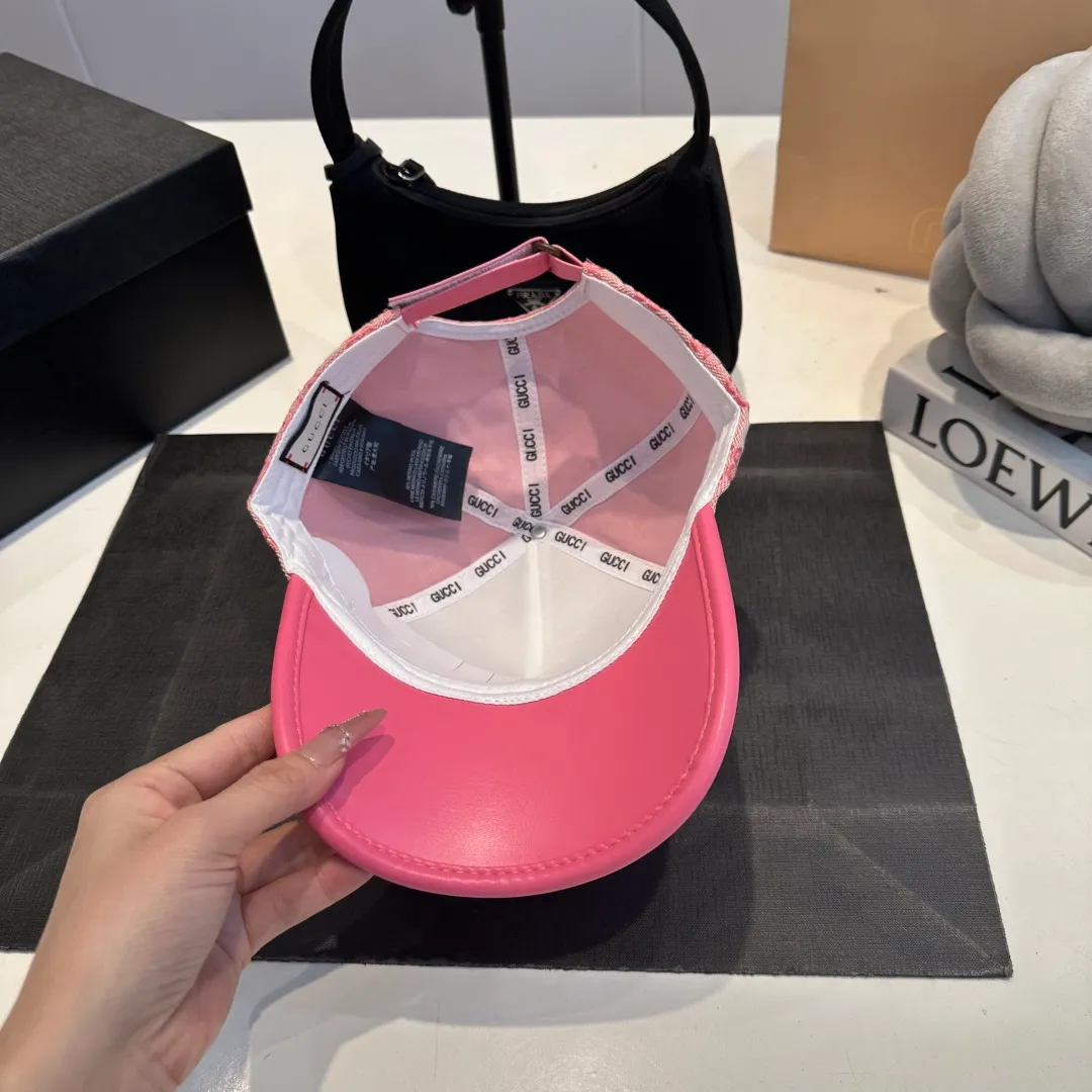 P56 Gucci Baseball Cap♥️GUCCI🧢New product from the official website, baseball cap, original quality, hot arrival 🔥🎩 The craftsmanship is very exquisite, high-end and classy! Low-key luxury, easy to carry! Running volume!