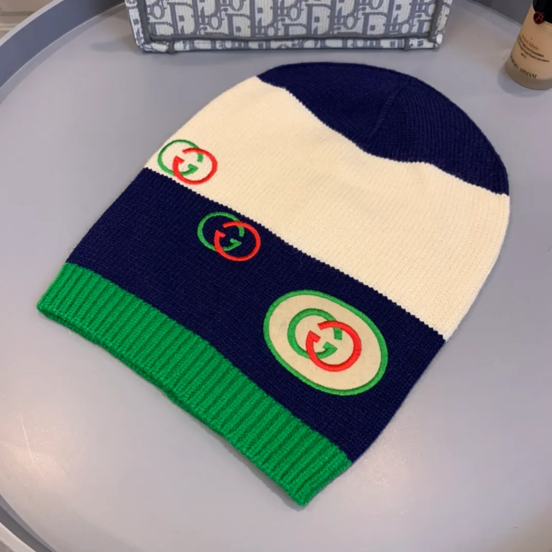 P70 GUCCI new letter logo knitted beanie at Gucci counters, synchronized with counters! Double-layer knitted fabric, feels great! Fashionable for men and women! Material: 100% wool cotton Head circumference: 56-58cm