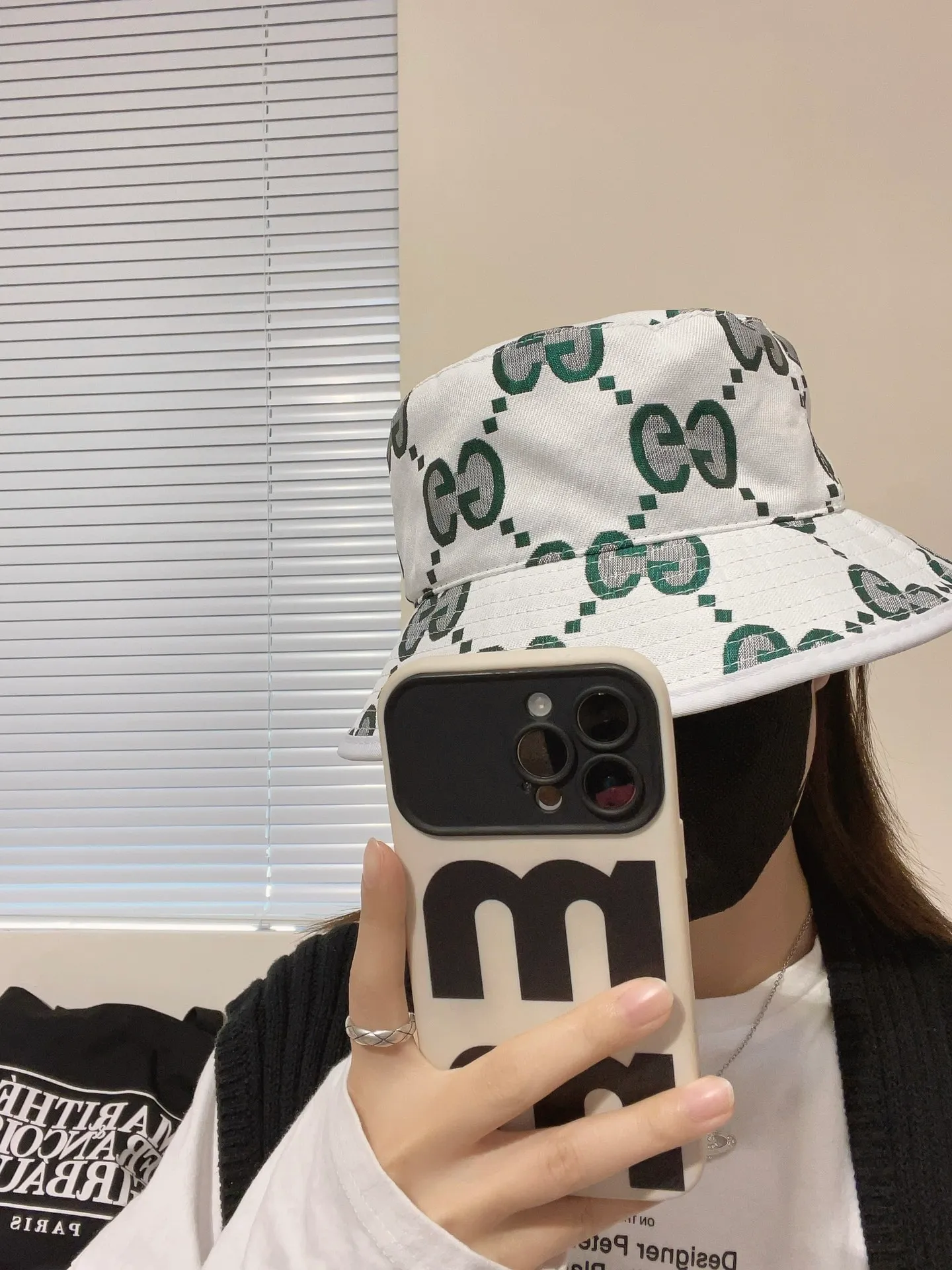 P60💰GUCCI bucket hat, a new product from the official website, the original quality of the bucket hat is very popular 🔥🎩 The craftsmanship is very exquisite, high-end and classy! Low-key luxury, easy to carry! Running volume!