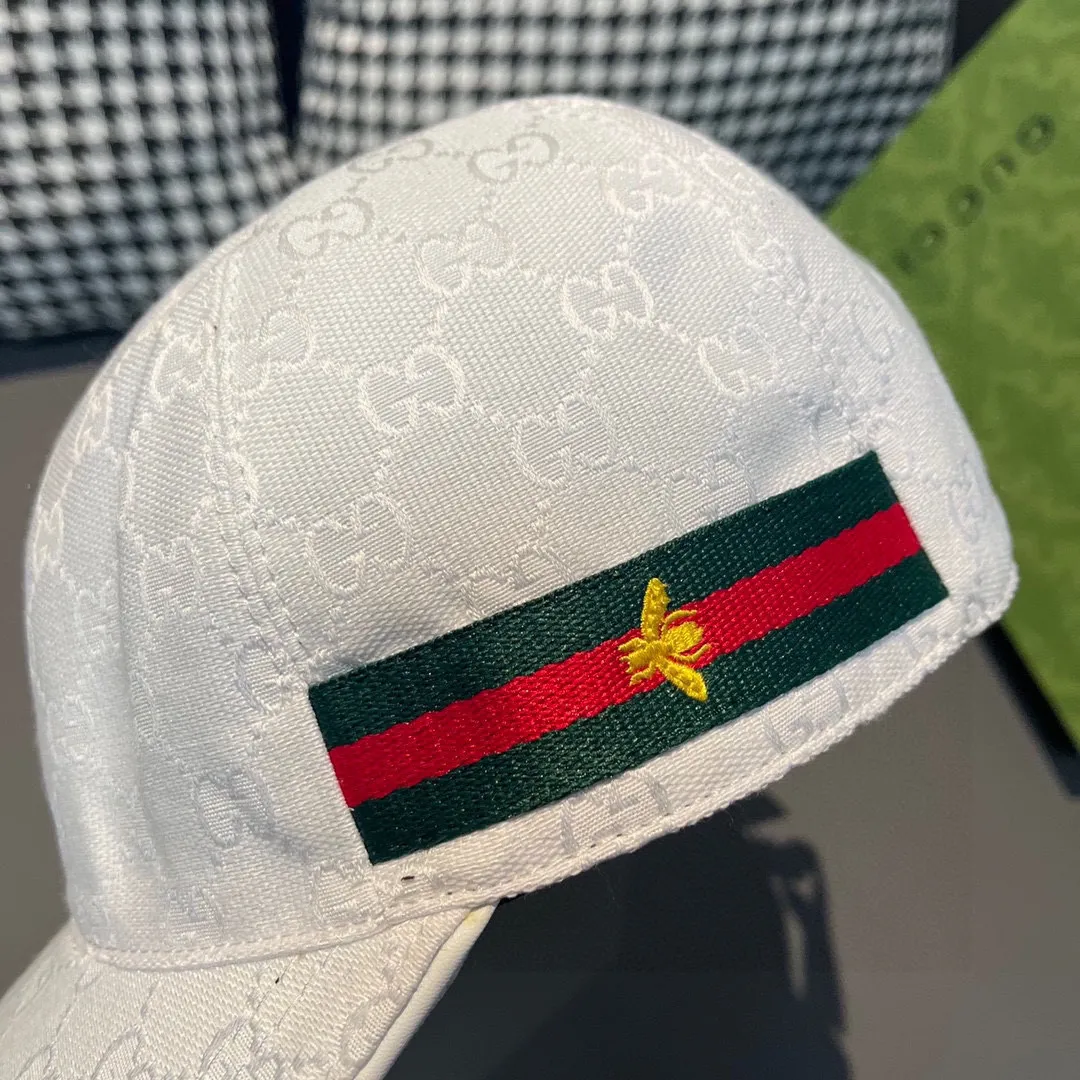 🉐️900,000-year-old classic model shipped!            , Gucci (Gucci) classic original baseball cap😍😍Little Bee, 1:1 mold opening and customization at the counter, the highest version, original canvas fabric + first layer of cowhide, pure cotton lining, light and breathable! Photographed in real life, suitable for men and women in all seasons, basic head circumference 56cm, adjustable patches.