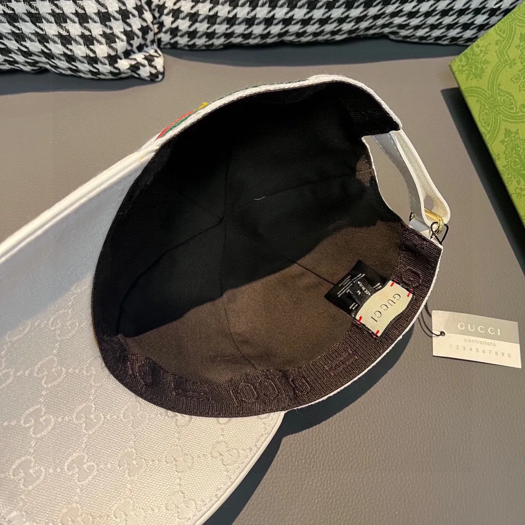 🉐️900,000-year-old classic model shipped!            , Gucci (Gucci) classic original baseball cap😍😍Little Bee, 1:1 mold opening and customization at the counter, the highest version, original canvas fabric + first layer of cowhide, pure cotton lining, light and breathable! Photographed in real life, suitable for men and women in all seasons, basic head circumference 56cm, adjustable patches.