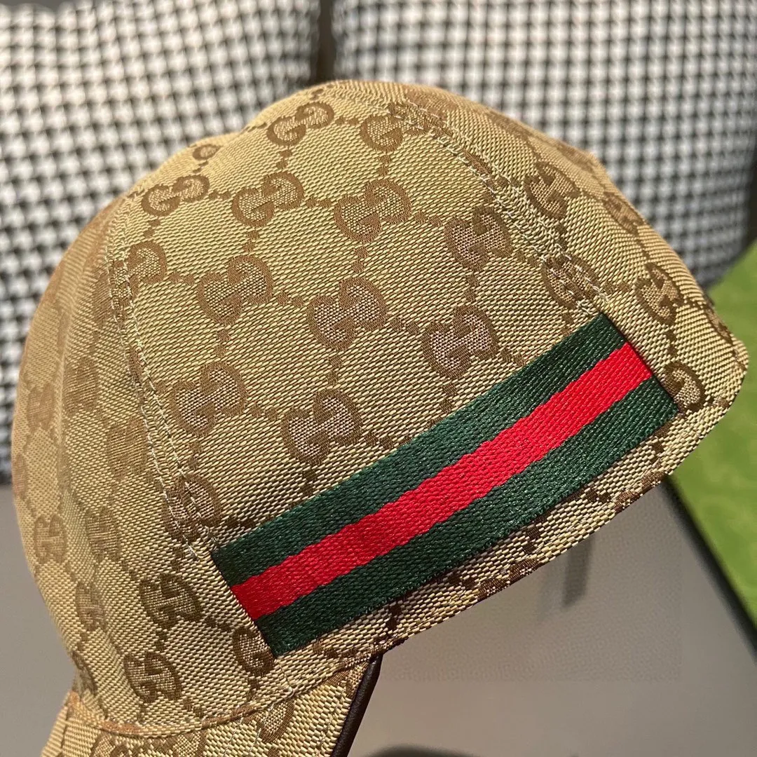 🉐️900,000-year-old classic! Apricot color, black available in size S, Gucci (Gucci) classic original baseball cap 😍😍Customized with 1:1 mold opening at the counter, the highest version, original canvas fabric + first-layer cowhide, light and breathable! Photographed in real life, suitable for men and women in all seasons, basic head circumference 56cm, adjustable patches.
