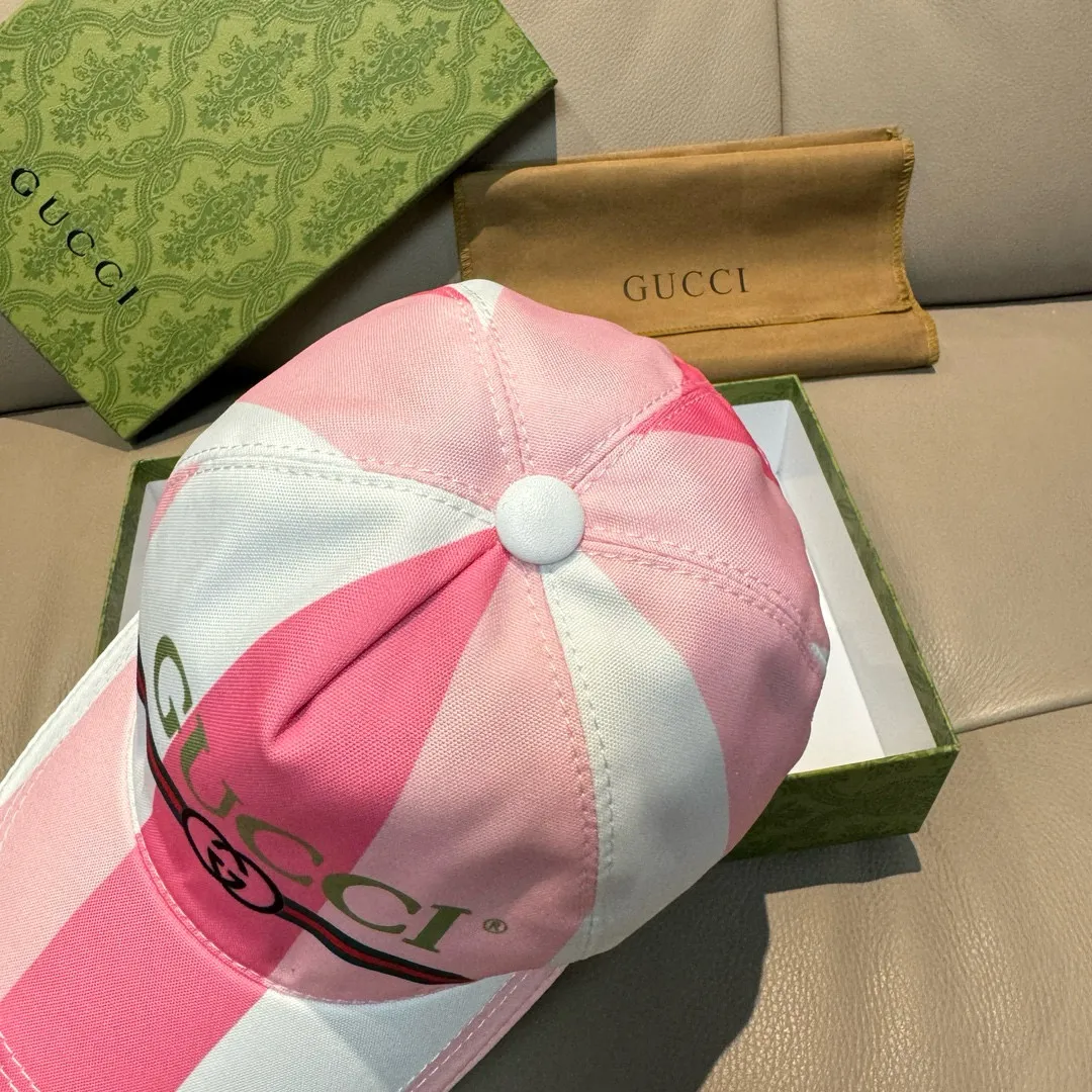 Batch 90, Gucci (Gucci) new original baseball cap, silk screen logo, 1:1 mold opening and customization at the counter, original canvas fabric + first layer of cowhide, pure cotton lining, light and breathable! The quality is great, the basic head circumference is 56cm, and the patch is adjustable.