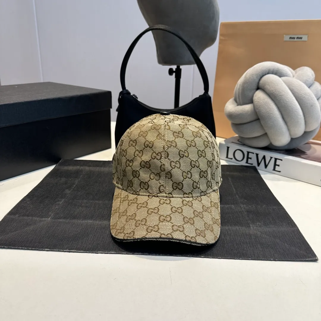 P60 Gucci (Gucci) classic original baseball cap😍Customized with 1:1 mold opening at the counter, the highest version, the original canvas is light and breathable! Photographed in real life, suitable for men and women in all seasons, basic head circumference 56cm, adjustable patches.