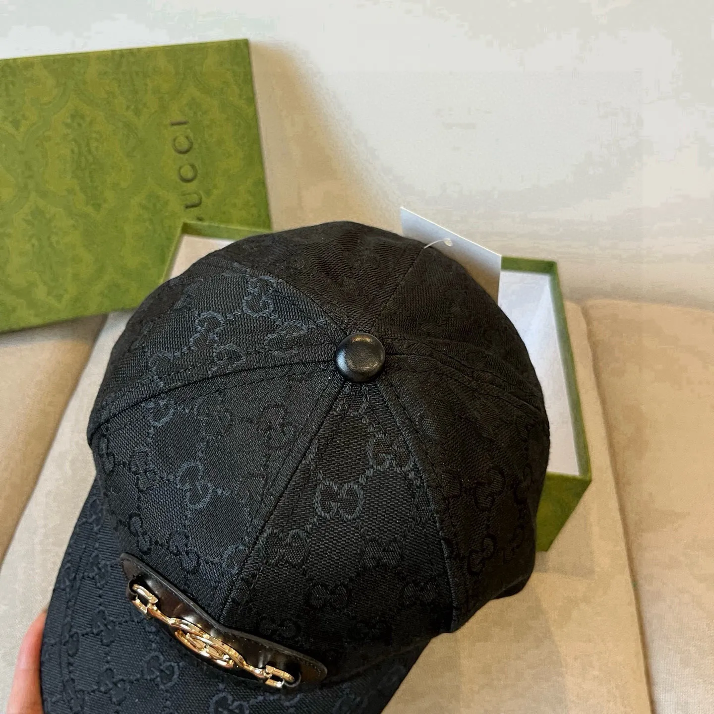 P60 Gucci Baseball Cap♥️GUCCI🧢New product from the official website, baseball cap, original quality, very popular 🔥🎩 The craftsmanship is very exquisite, high-end and classy! Low-key luxury, easy to carry! Running volume!