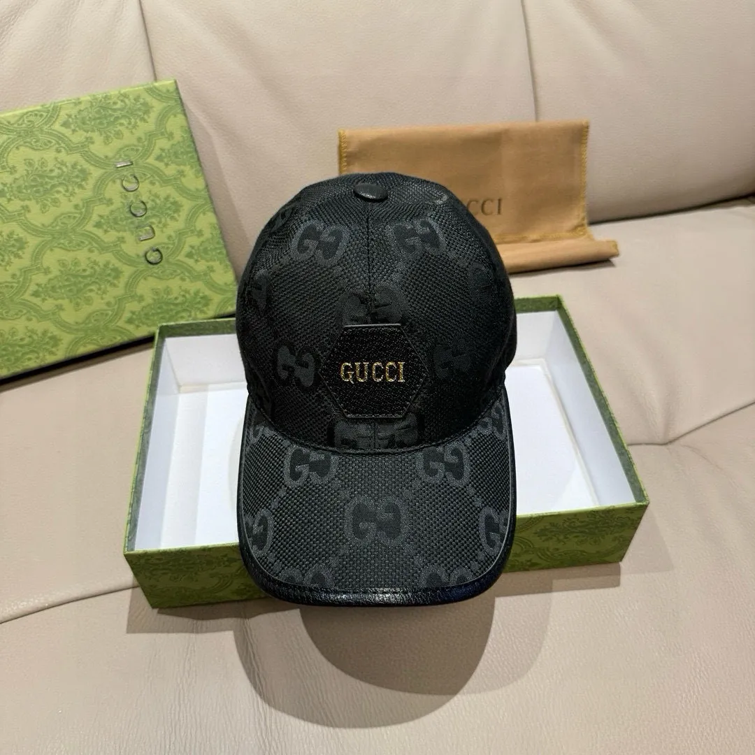 P90., Gucci (Gucci) new original baseball cap, Gucci hot stamping, the latest model at the counter, 1:1 custom mold opening, genuine mold opening, original canvas fabric + first layer of cowhide, original quality! The quality is great, the basic head circumference is 56cm, and the patch is adjustable.