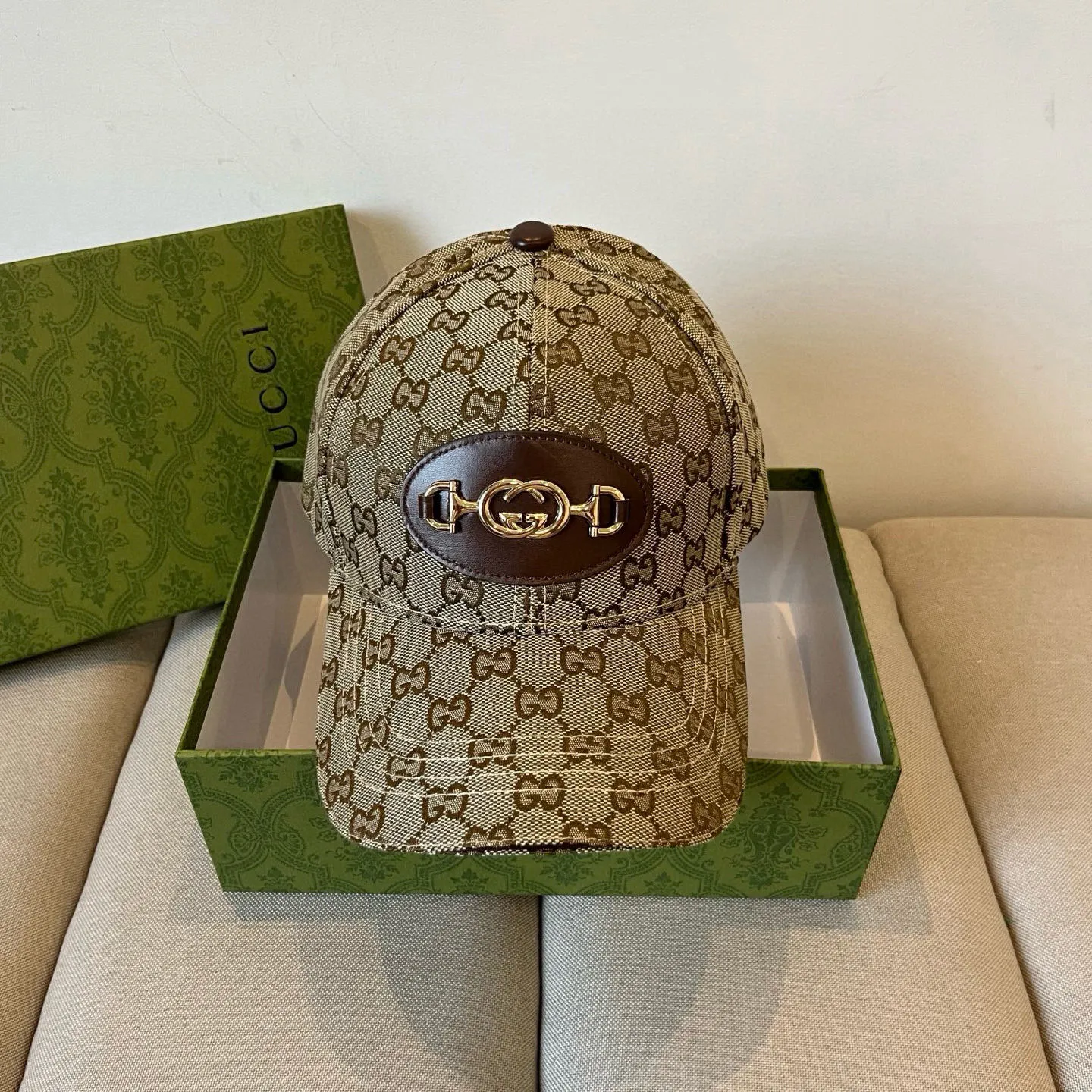 P60 Gucci Baseball Cap♥️GUCCI🧢New product from the official website, baseball cap, original quality, very popular 🔥🎩 The craftsmanship is very exquisite, high-end and classy! Low-key luxury, easy to carry! Running volume!
