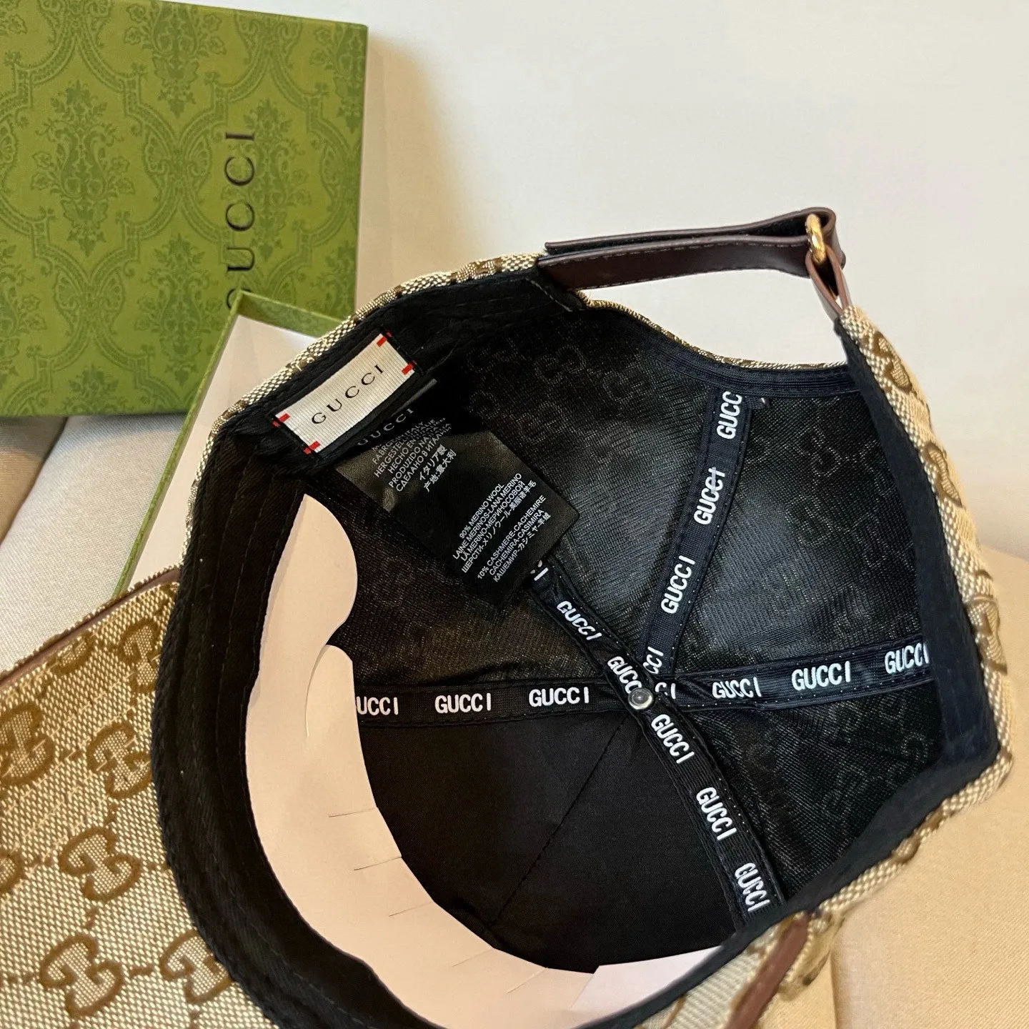 P60 Gucci Baseball Cap♥️GUCCI🧢New product from the official website, baseball cap, original quality, very popular 🔥🎩 The craftsmanship is very exquisite, high-end and classy! Low-key luxury, easy to carry! Running volume!