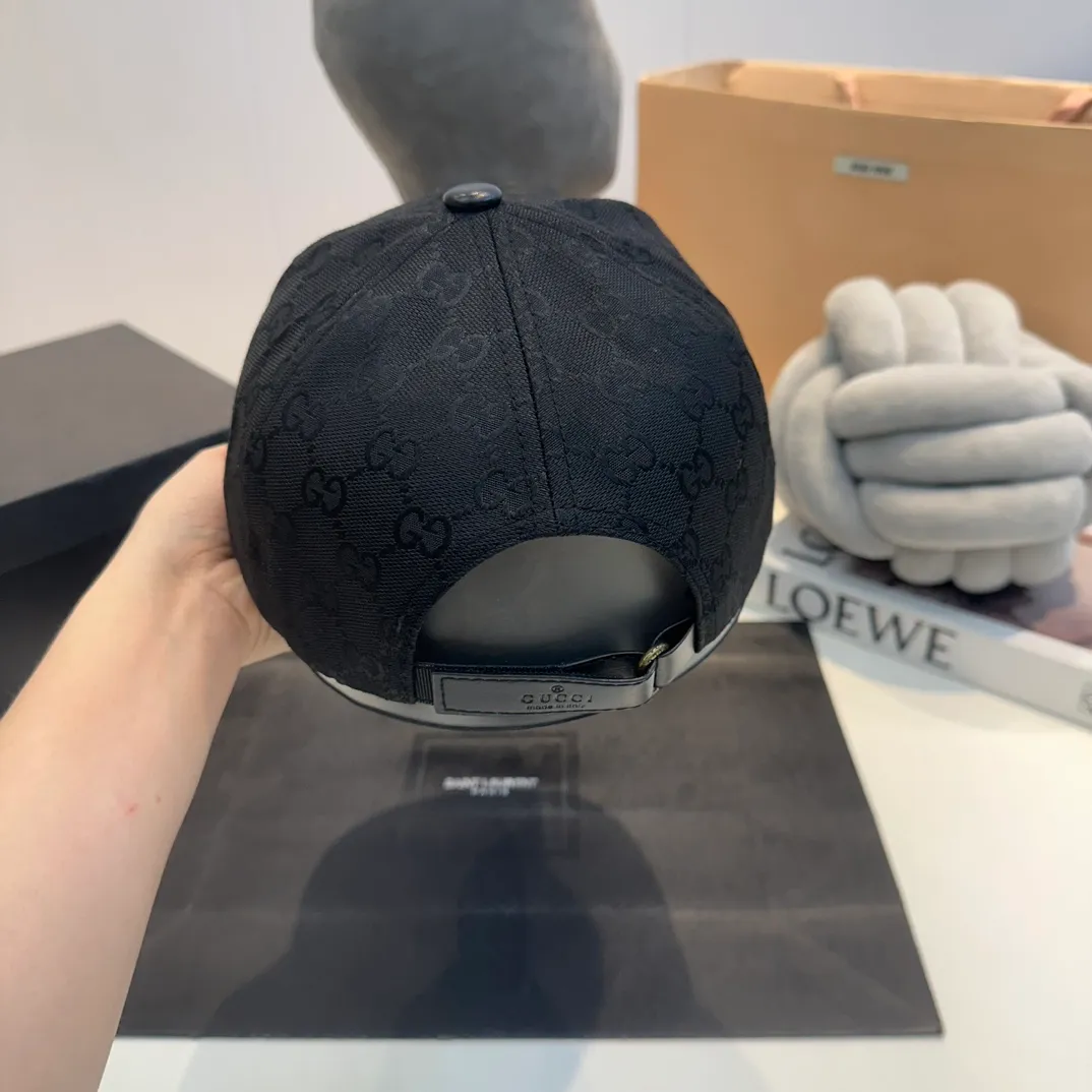 P60 GUCCI Gucci Baseball Cap👒Official website new product Gucci🧢original quality is very popular. The craftsmanship is very exquisite, high-end and classy! Low-key luxury, easy to carry! Running volume