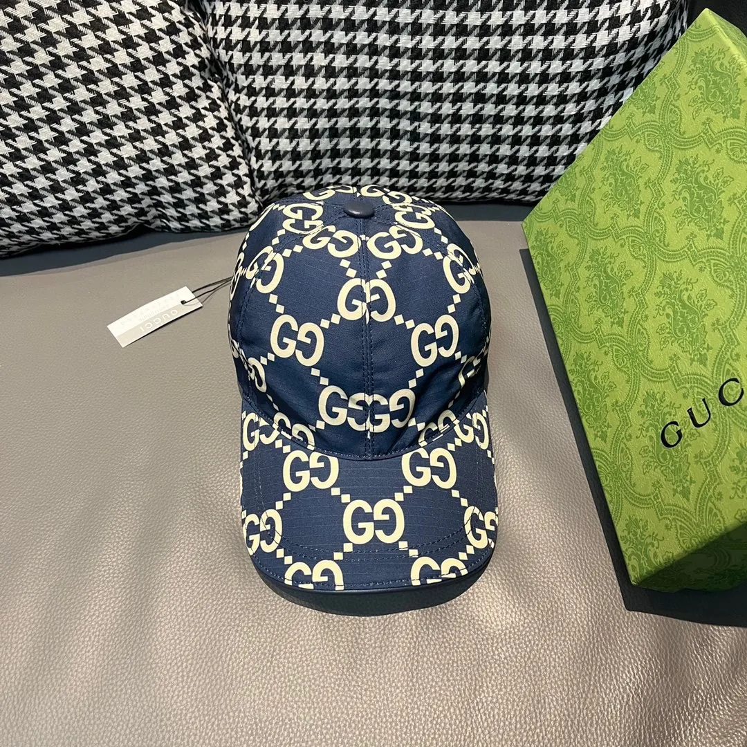 🉐️90 new models shipped from the official website, Gucci's latest original baseball cap, large double G, 1:1 mold customization at the counter, perfect pattern, original canvas fabric + first-layer cowhide, light and breathable! The basic head circumference is 56cm, and the patch is adjustable.