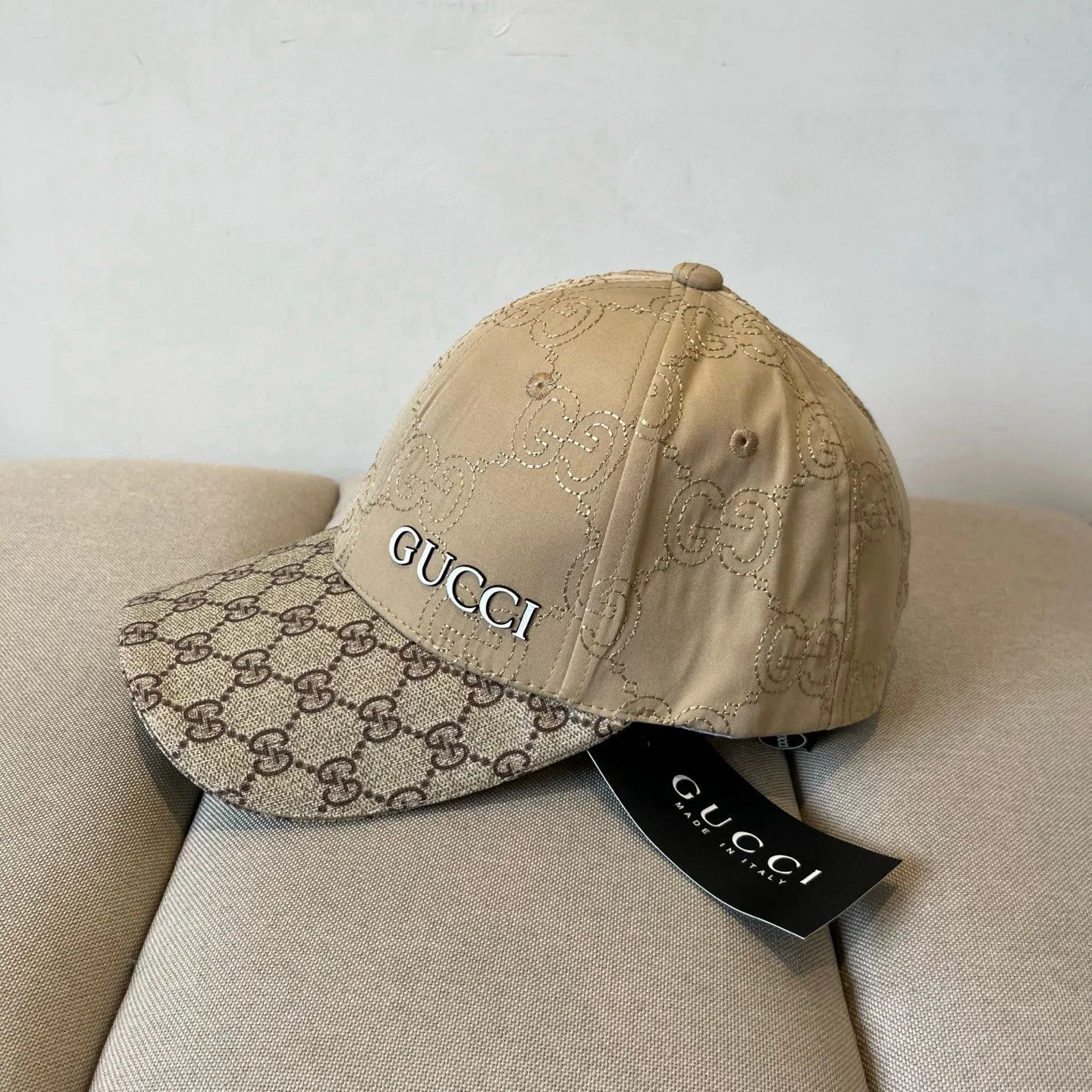 P60 Gucci Baseball Cap♥️GUCCI🧢New product from the official website, baseball cap, original quality, very popular 🔥🎩 The craftsmanship is very exquisite, high-end and classy! Low-key luxury, easy to carry! Running volume!