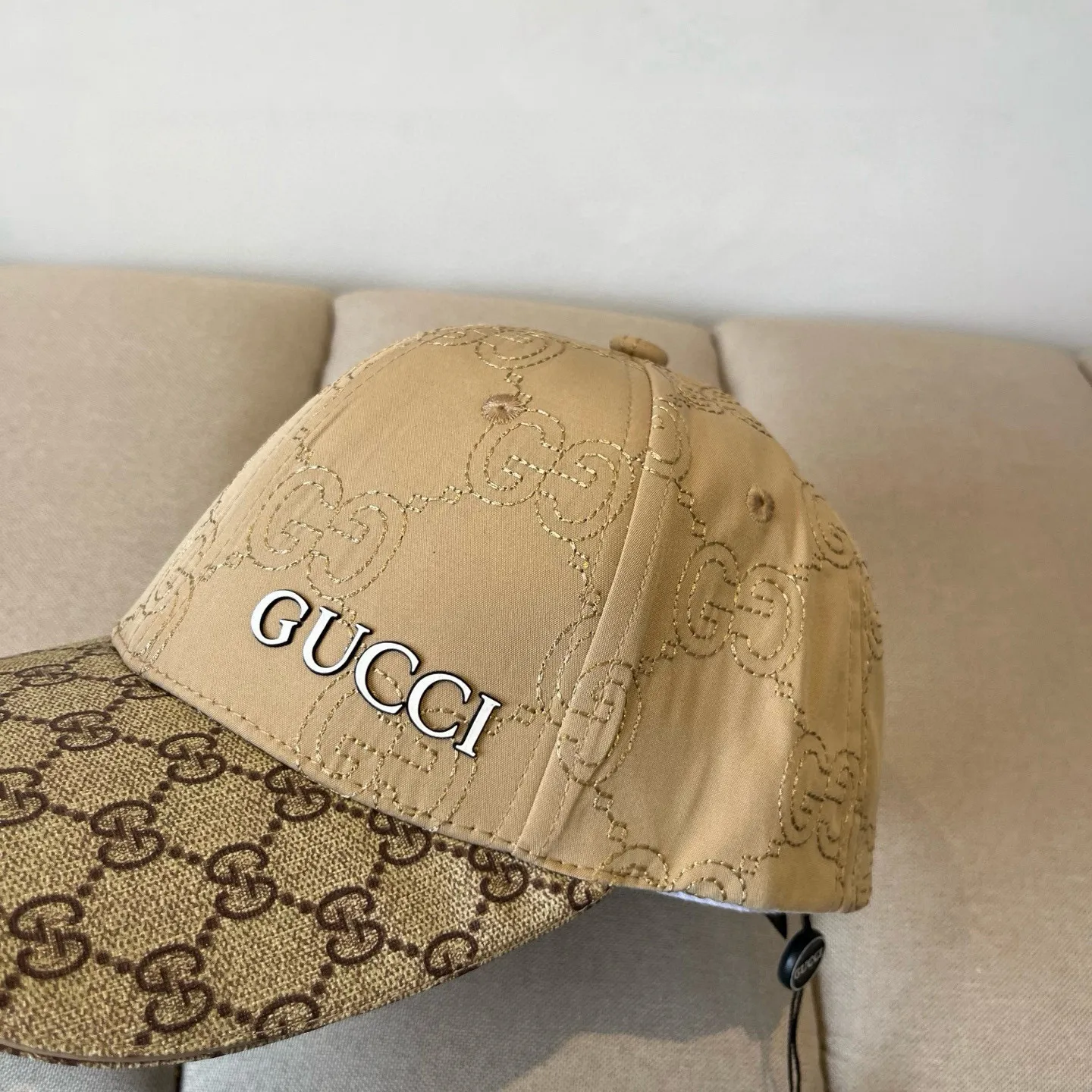 P60 Gucci Baseball Cap♥️GUCCI🧢New product from the official website, baseball cap, original quality, very popular 🔥🎩 The craftsmanship is very exquisite, high-end and classy! Low-key luxury, easy to carry! Running volume!