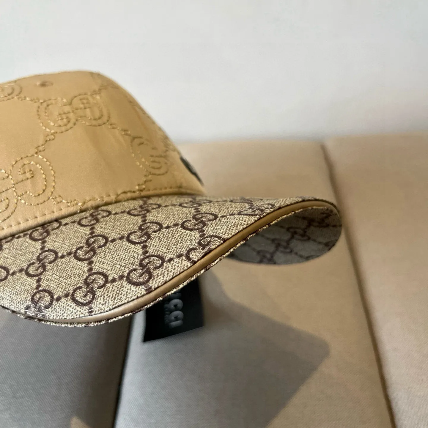P60 Gucci Baseball Cap♥️GUCCI🧢New product from the official website, baseball cap, original quality, very popular 🔥🎩 The craftsmanship is very exquisite, high-end and classy! Low-key luxury, easy to carry! Running volume!