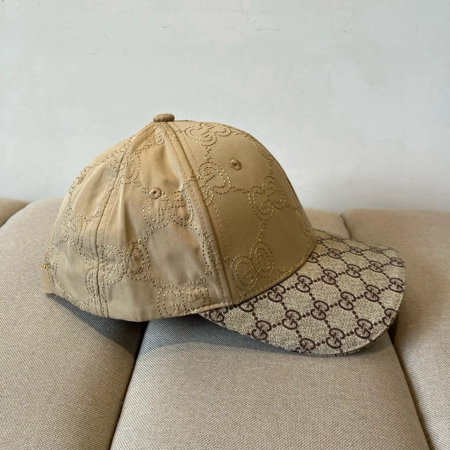 P60 Gucci Baseball Cap♥️GUCCI🧢New product from the official website, baseball cap, original quality, very popular 🔥🎩 The craftsmanship is very exquisite, high-end and classy! Low-key luxury, easy to carry! Running volume!