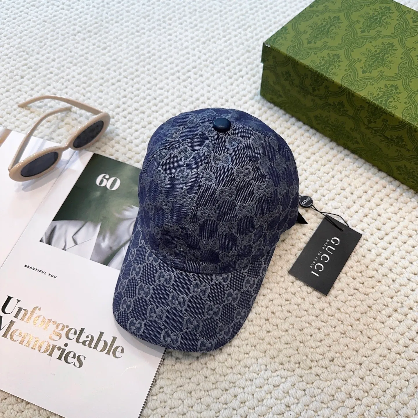 P90 Gucci (Gucci) classic original baseball cap😍Customized with 1:1 mold opening at the counter, the highest version, the original canvas is light and breathable! Photographed in real life, suitable for men and women in all seasons, basic head circumference 56cm, adjustable patches.