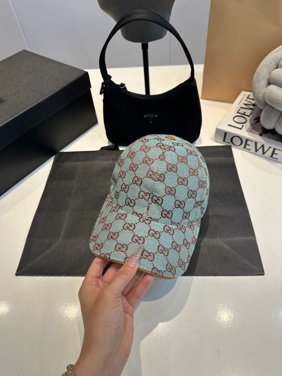 P90 Gucci (Gucci) new original baseball cap, metal small double G, the latest model at the counter, 1:1 mold opening and customization, genuine mold opening hardware, original canvas fabric + first layer of cowhide, original quality! The quality is great, the basic head circumference is 56cm, and the patch is adjustable.