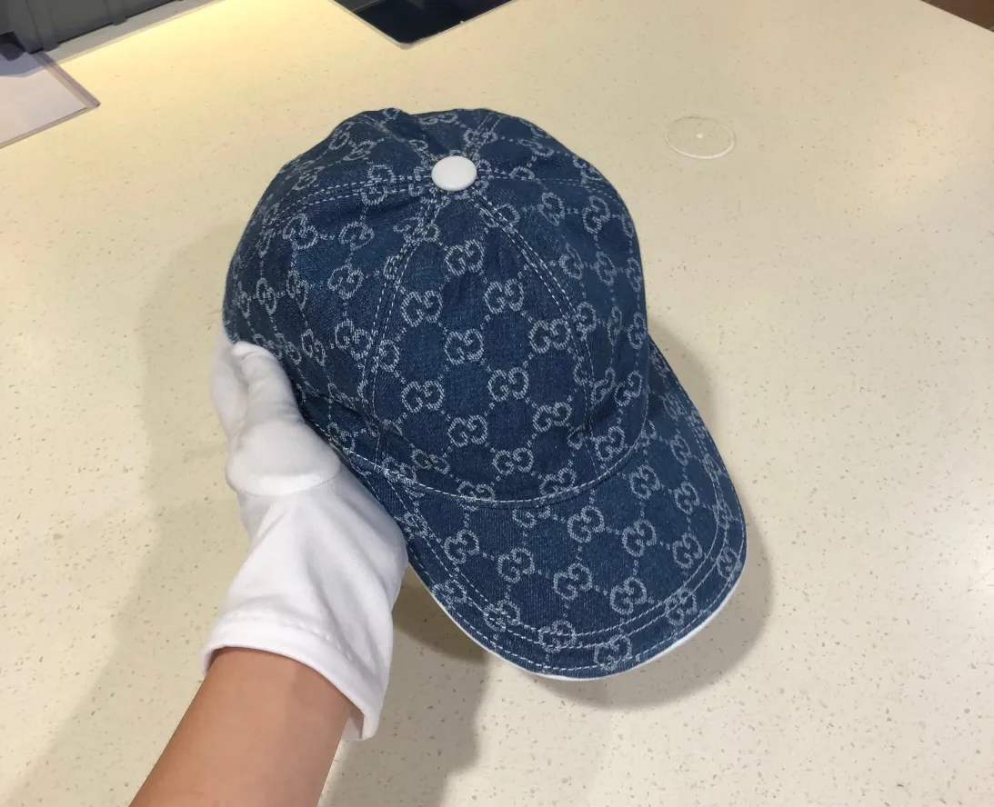 💰100 Gucci (Gucci) new original baseball cap, the latest model at the counter, 1:1 mold customization, genuine mold hardware, original canvas fabric + first-layer cowhide, original quality! The quality is great, the basic head circumference is 56cm, and the patch is adjustable.