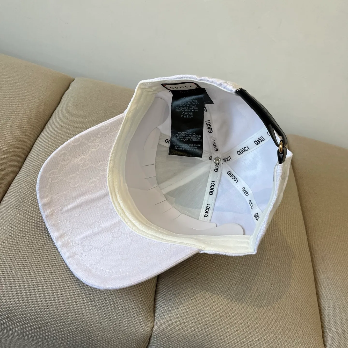 P56 Gucci Baseball Cap♥️GUCCI🧢New product from the official website, baseball cap, original quality, hot arrival 🔥🎩 The craftsmanship is very exquisite, high-end and classy! Low-key luxury, easy to carry! Running volume!