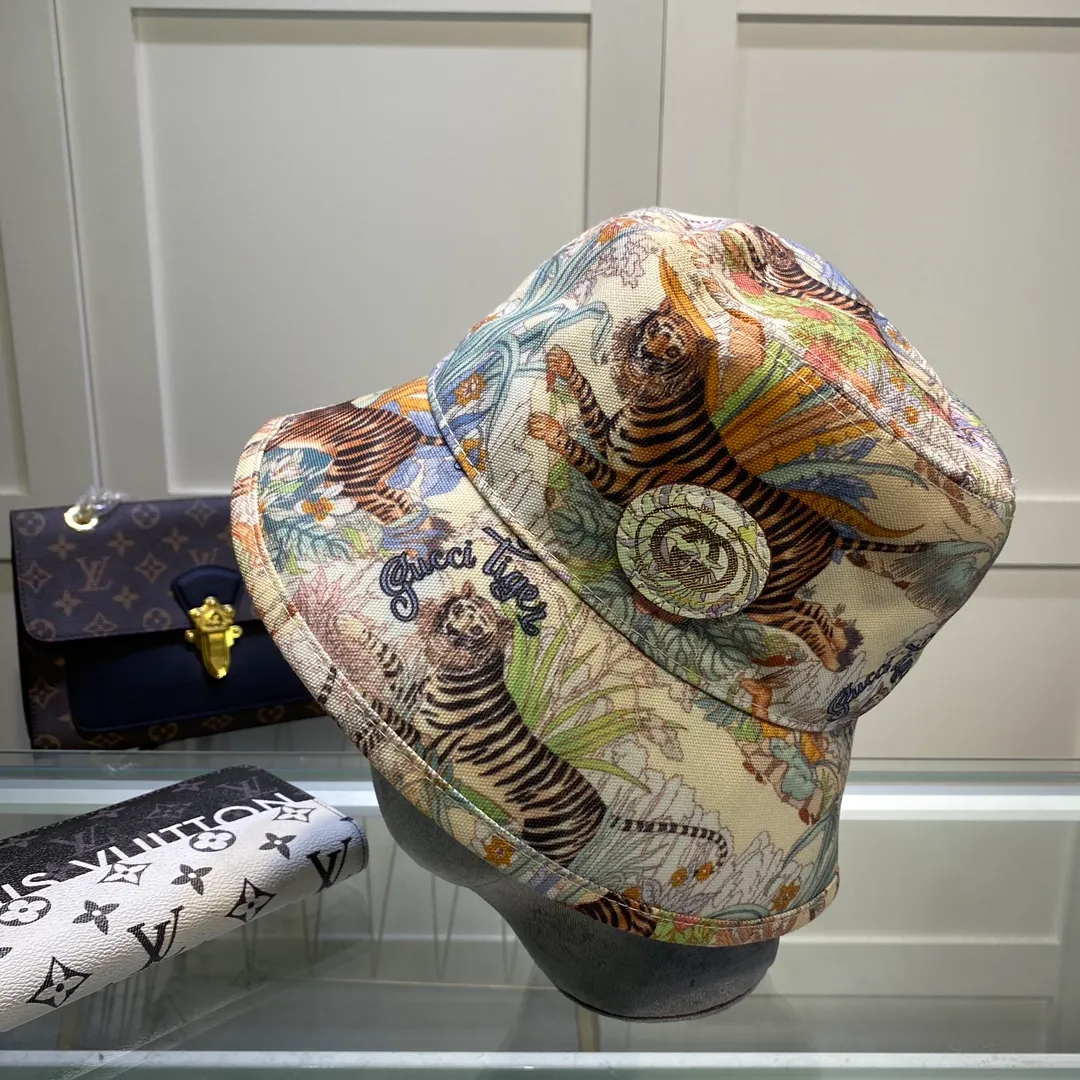 P80💰Gucci Baseball Cap GUCCI🧢Original quality is now available 🔥🎩 The craftsmanship is very exquisite, high-end and classy! Low-key luxury, easy to carry! Running volume! 【68211469】