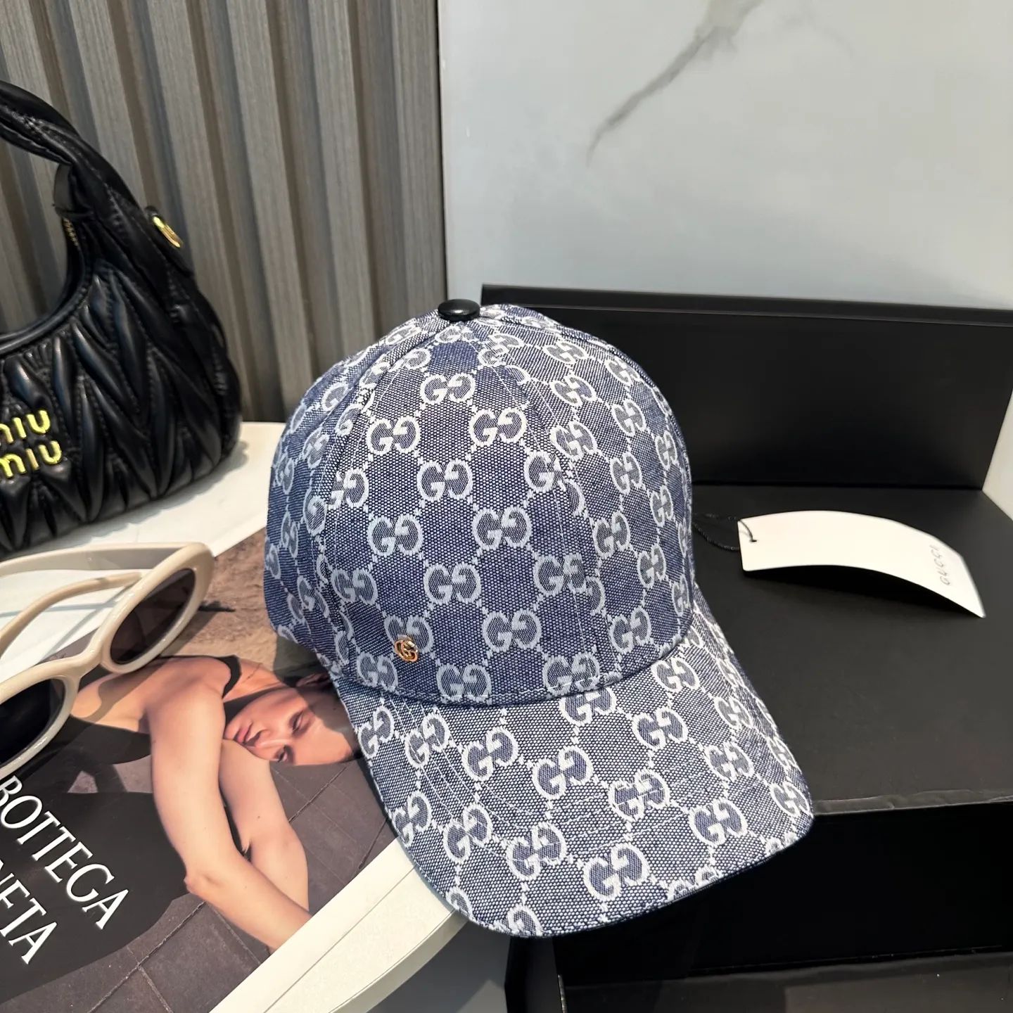 P54 Gucci (Gucci) classic original baseball cap😍Customized with 1:1 mold opening at the counter, the highest version, the original canvas is light and breathable! Photographed in real life, suitable for men and women in all seasons, basic head circumference 56cm, adjustable patches.