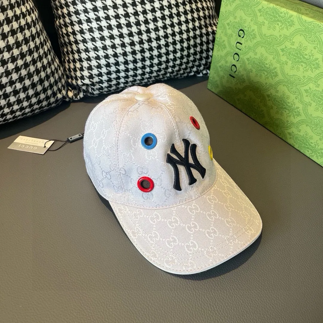Batch 90 NY&Gucci (Gucci) cooperation baseball cap, the latest model in the counter, NY embroidery, 1:1 mold customization, original breathable sail fabric + first layer of cowhide, perfect details, original quality, exclusive physical shooting, suitable for men and women.  , 3 colors are in stock at the counter!