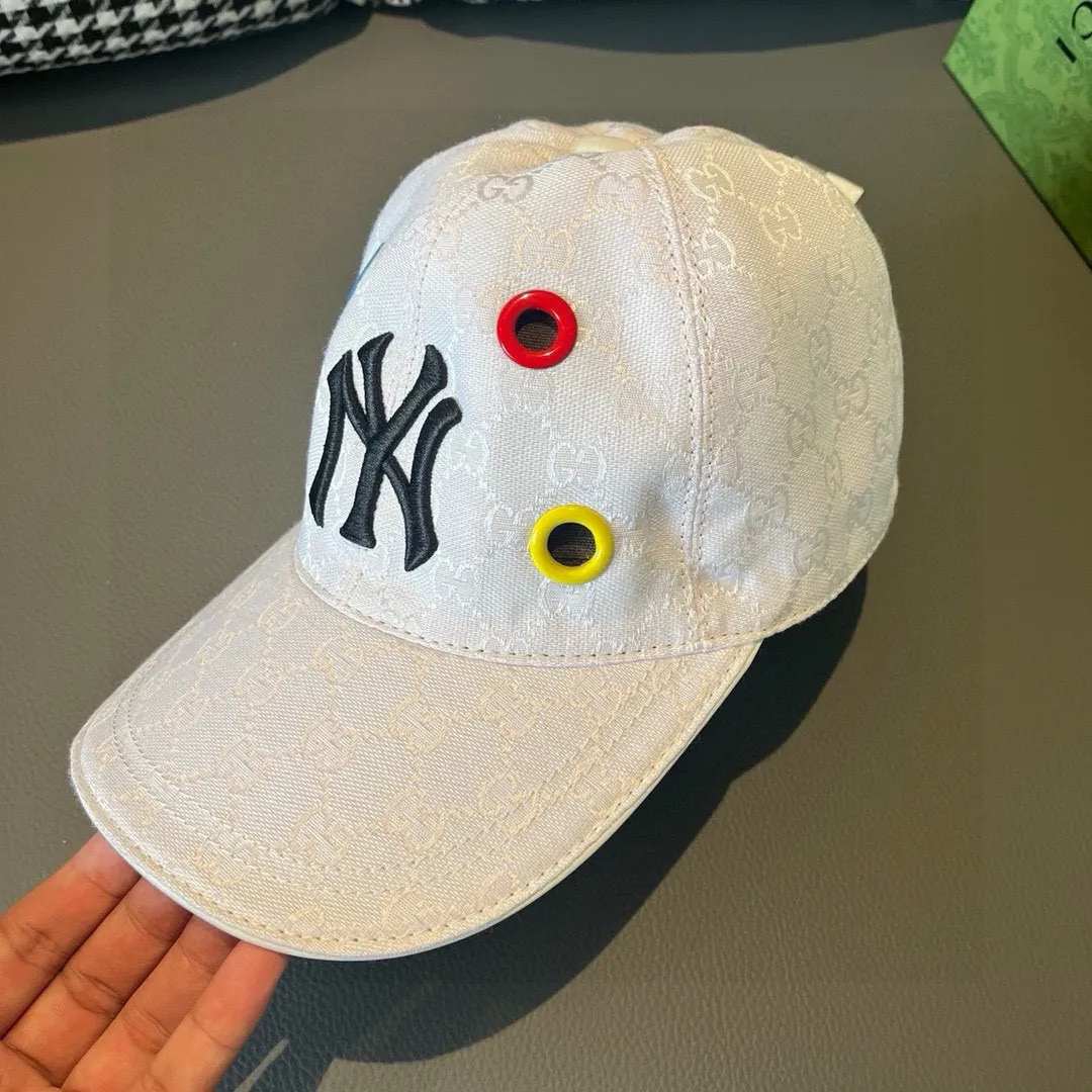 Batch 90 NY&Gucci (Gucci) cooperation baseball cap, the latest model in the counter, NY embroidery, 1:1 mold customization, original breathable sail fabric + first layer of cowhide, perfect details, original quality, exclusive physical shooting, suitable for men and women.  , 3 colors are in stock at the counter!