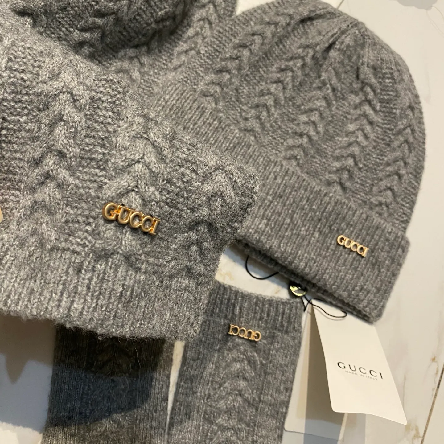 Gucci suit cashmere knitted hat + scarf + gloves