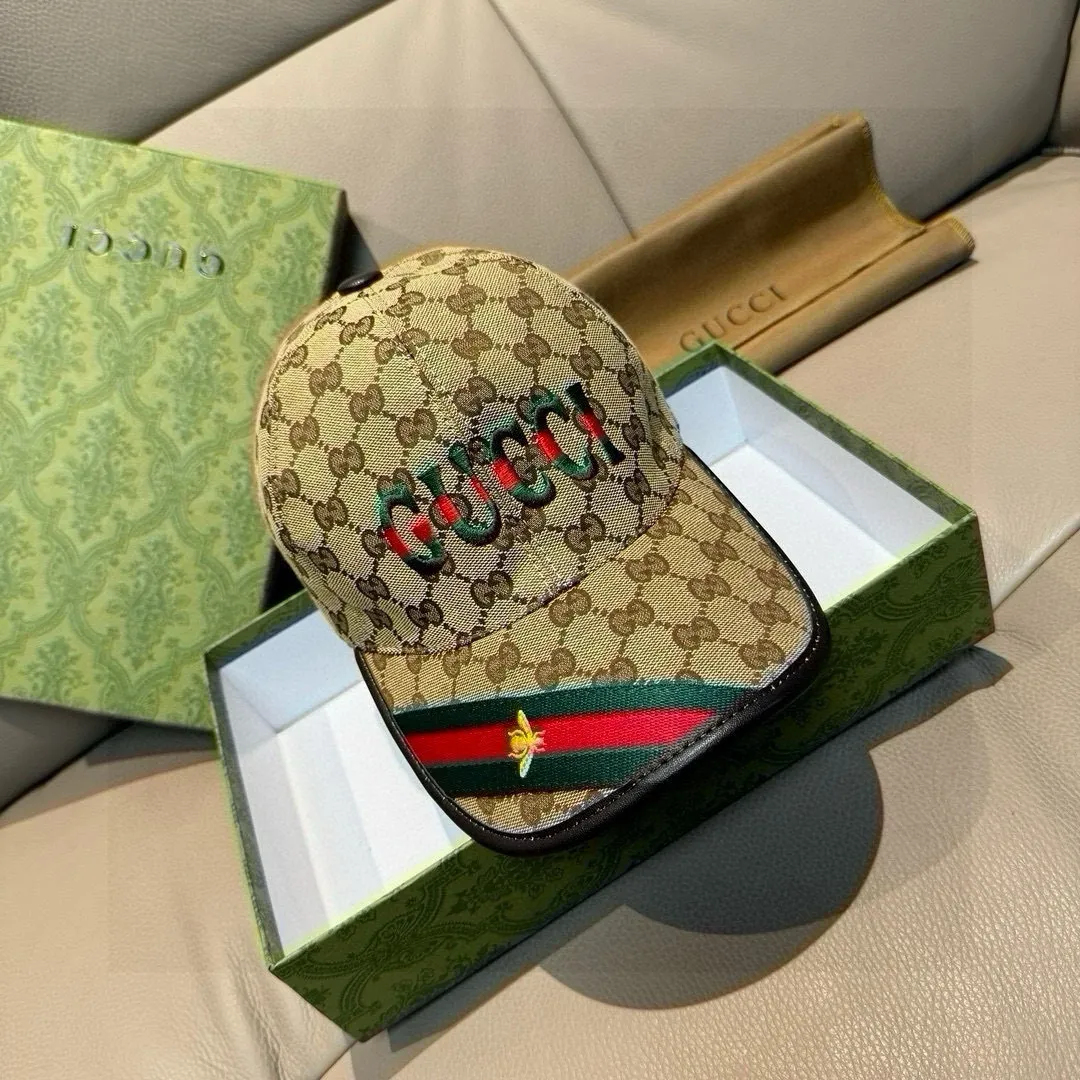 P90, Gucci's new original baseball cap, 1:1 mold customization, heavy embroidery, details comparable to those at counters, original canvas fabric + first-layer cowhide, great quality! The first choice for handsome men and beautiful women, fashionable and versatile. The basic head circumference is 56cm, and the patch is adjustable.
